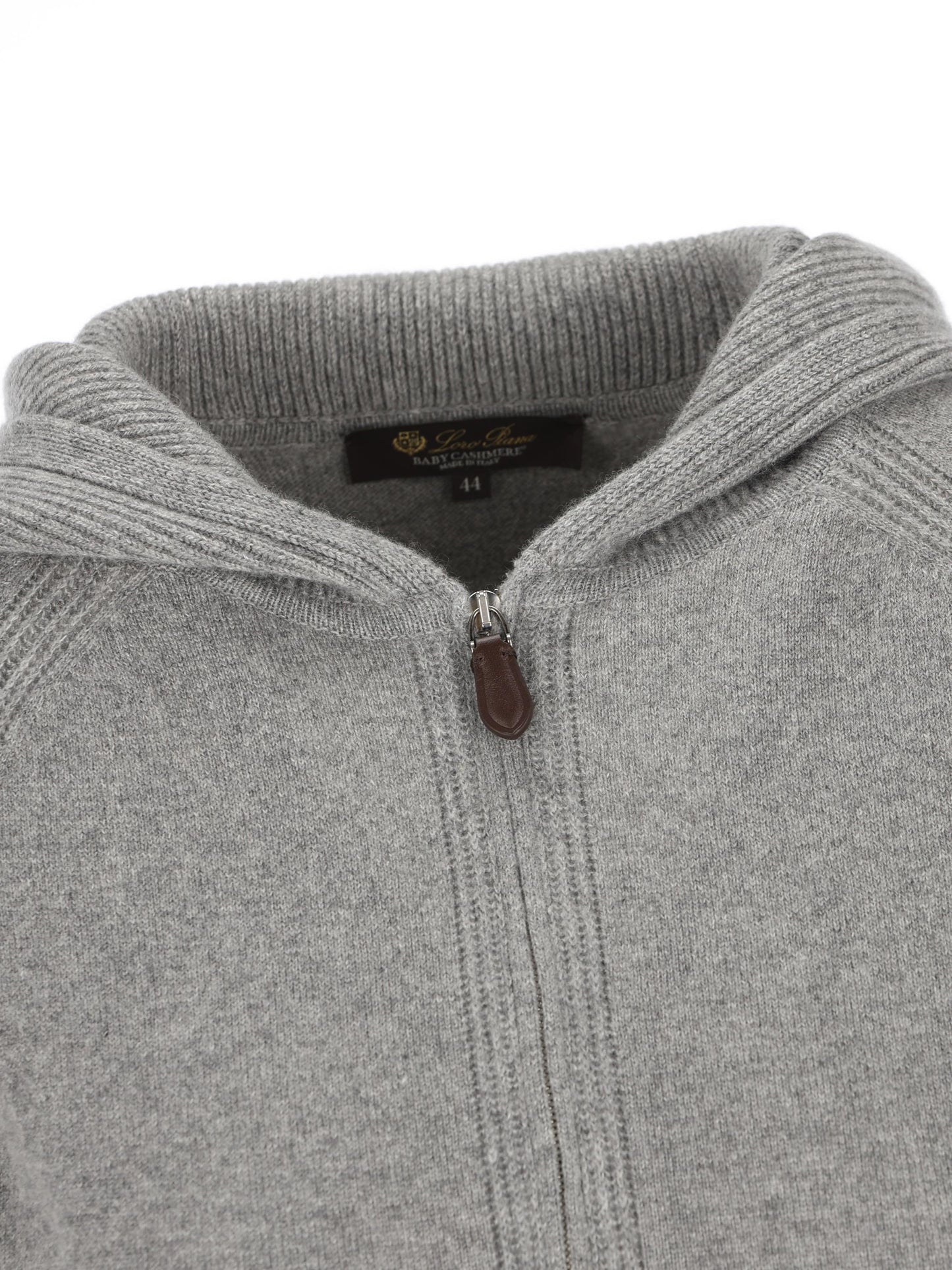 Maglia realizzata in baby cashmere. FAP0176 M004 LORO PIANA 