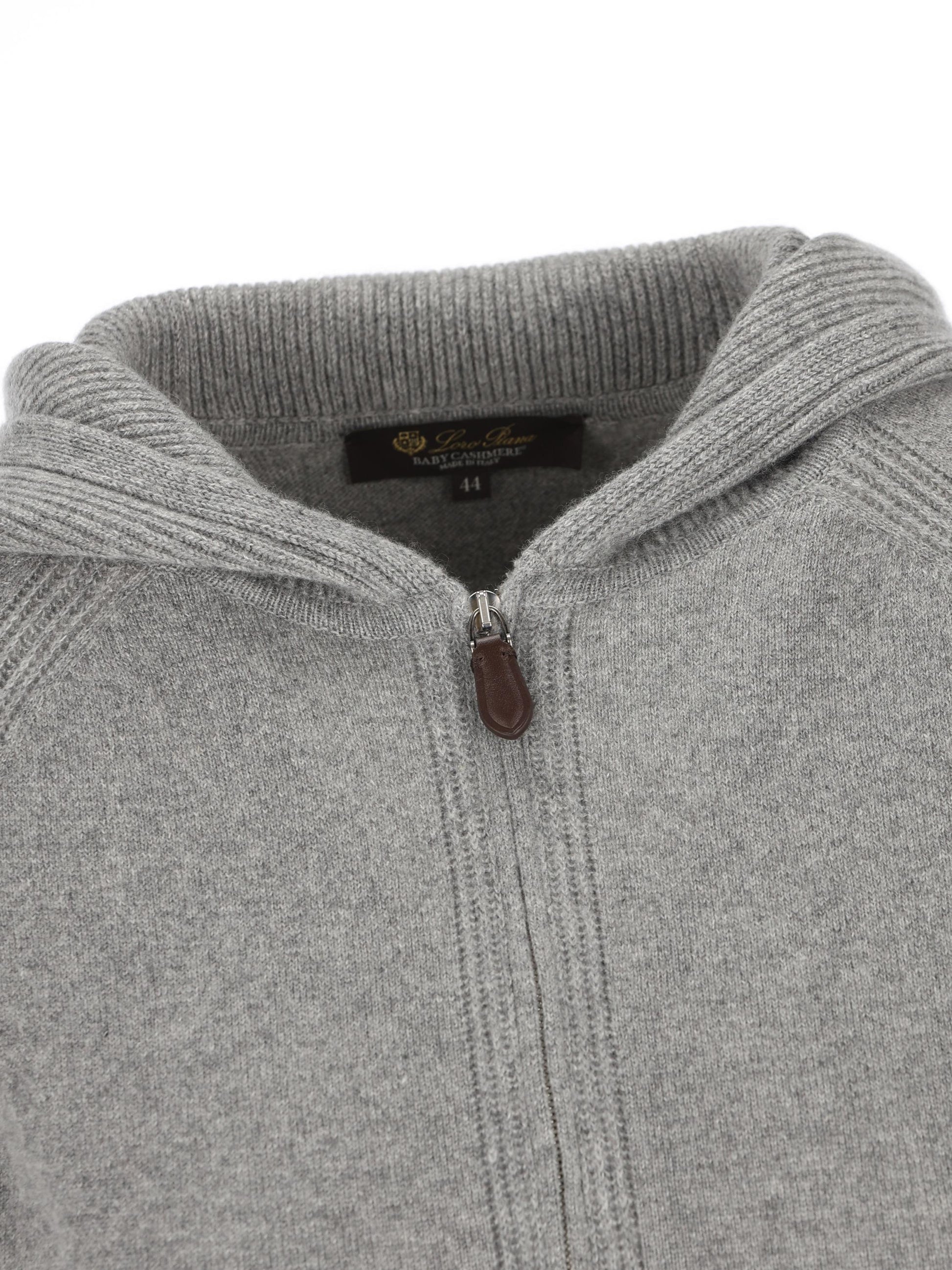 Maglia realizzata in baby cashmere. FAP0176 M004 LORO PIANA 