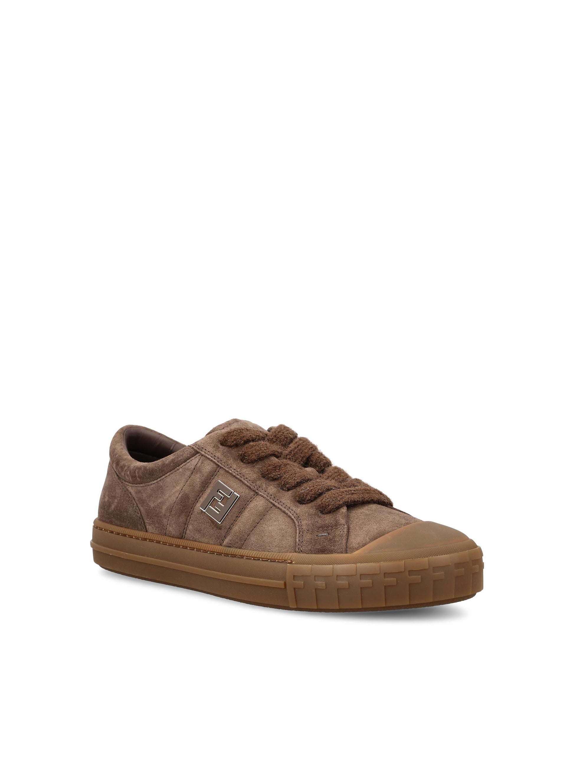 Sneakers realizzate in pelle di vitello. 7E1706 QK9F0ZR0 FENDI 