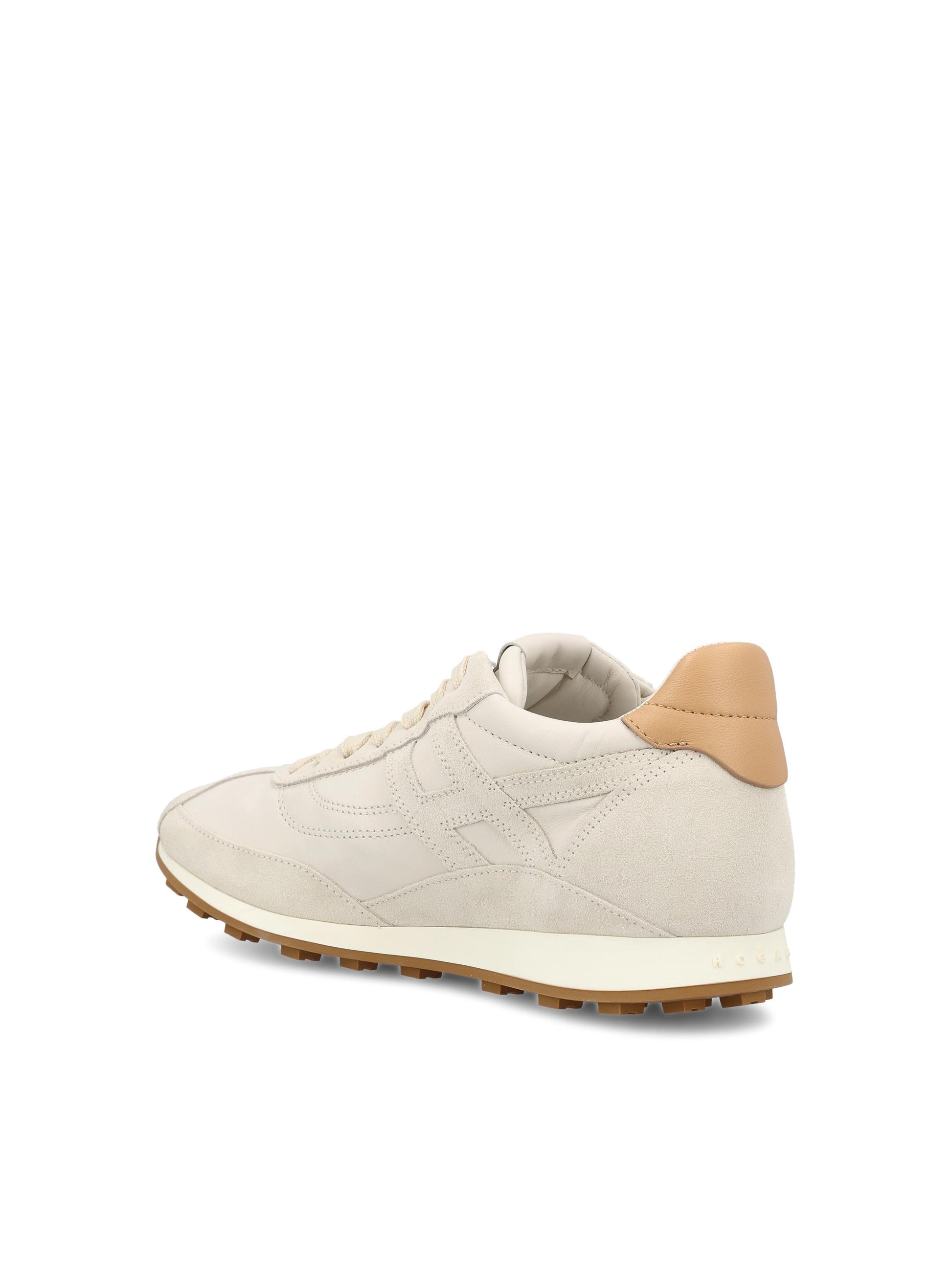 Sneakers realizzate in pelle scamosciata. HXW6990GA22UIT 0CA9 HOGAN 