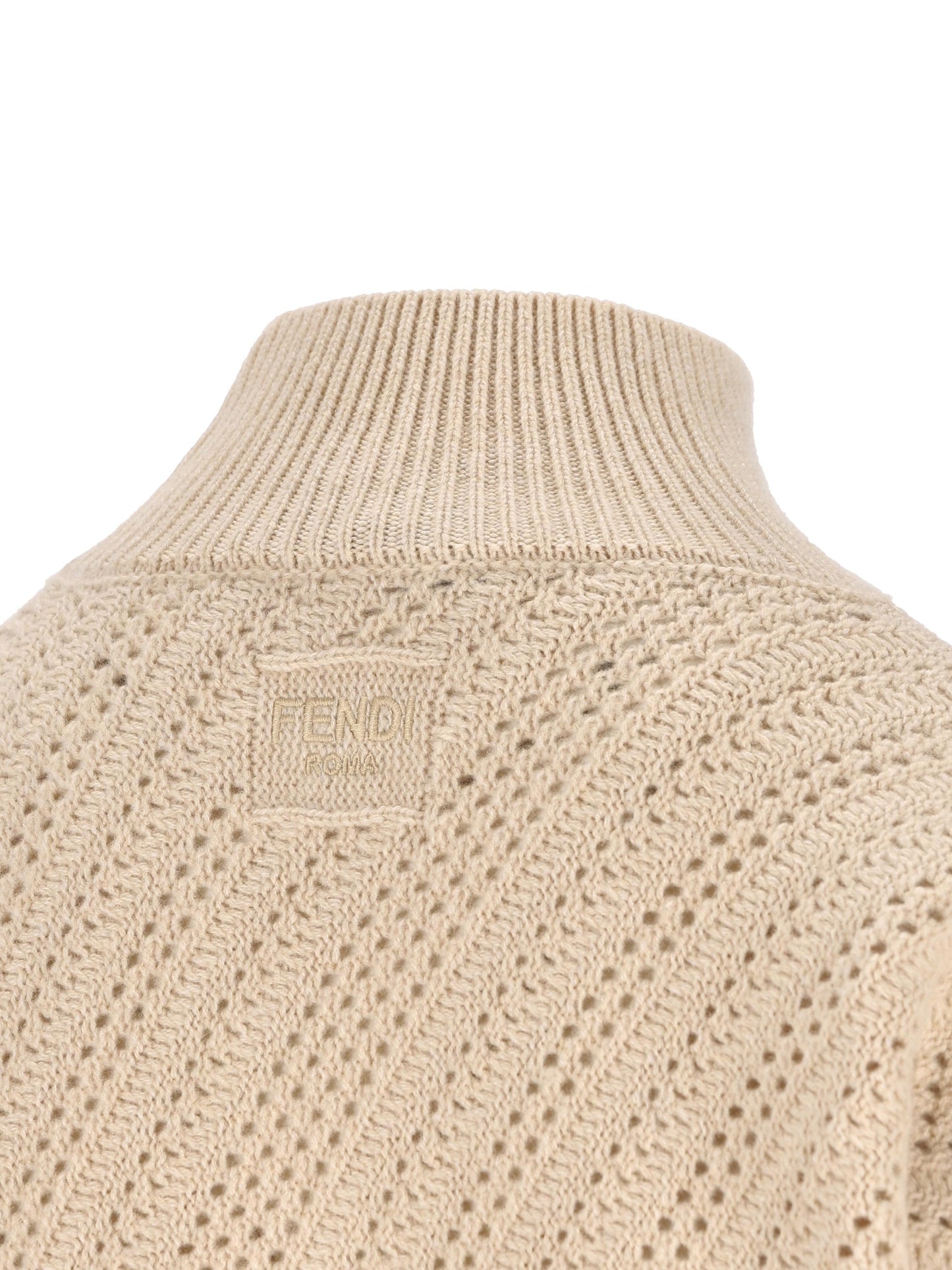 Pullover realizzato in lana e cashmere. FZXD65 AYLRF1T6U FENDI 