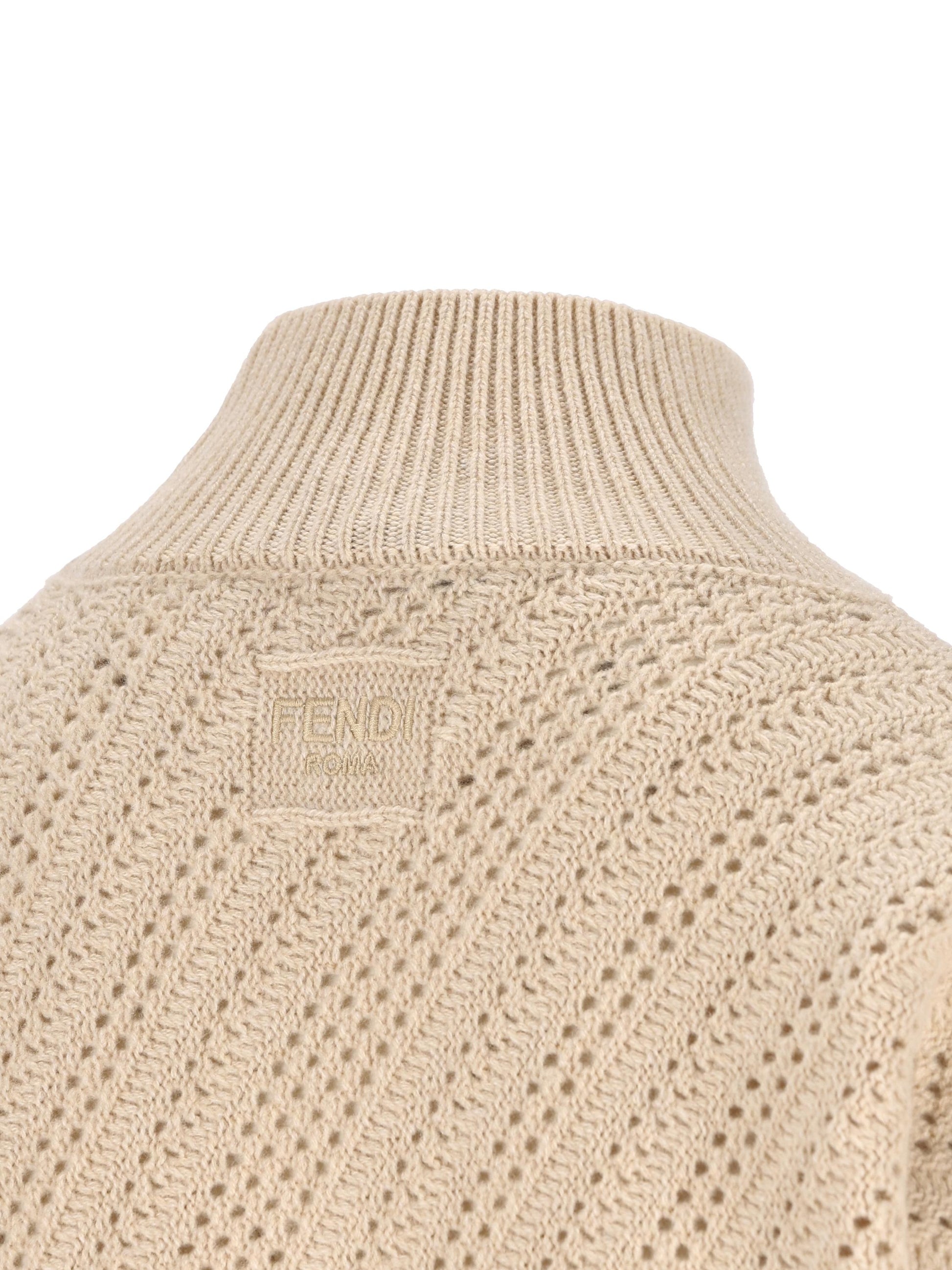 Pullover realizzato in lana e cashmere. FZXD65 AYLRF1T6U FENDI 