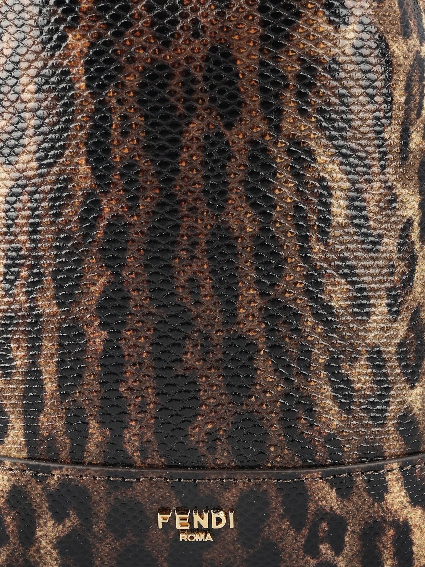 Secchiello realizzato in pelle. 8BS109 AV54F1N1S FENDI 