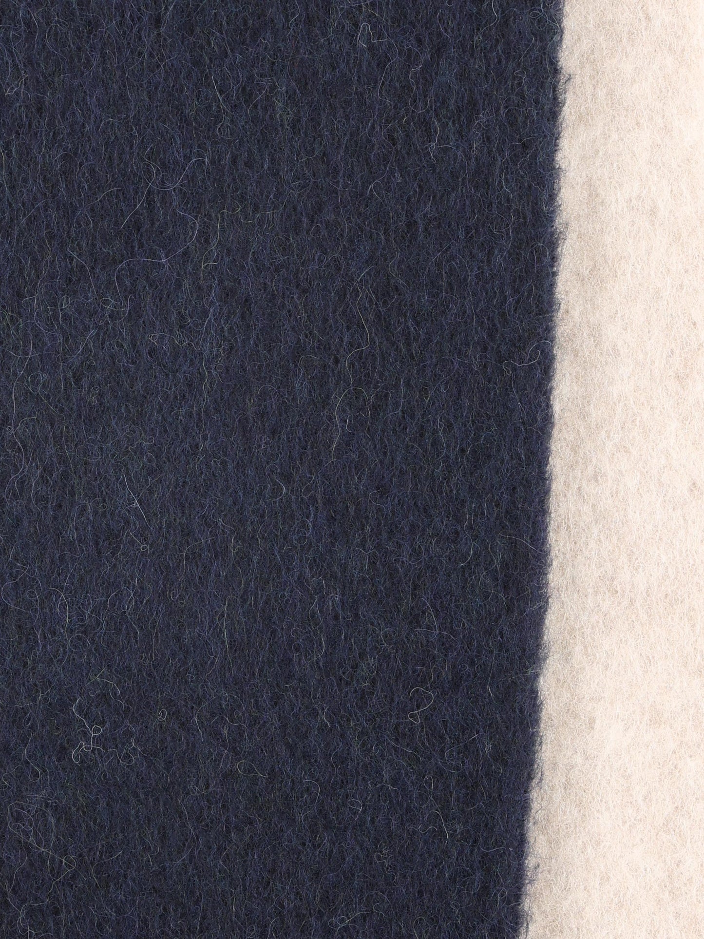 Sciarpa realizzata in alpaca e lana. FSF4SS1W06 5395 LOEWE 