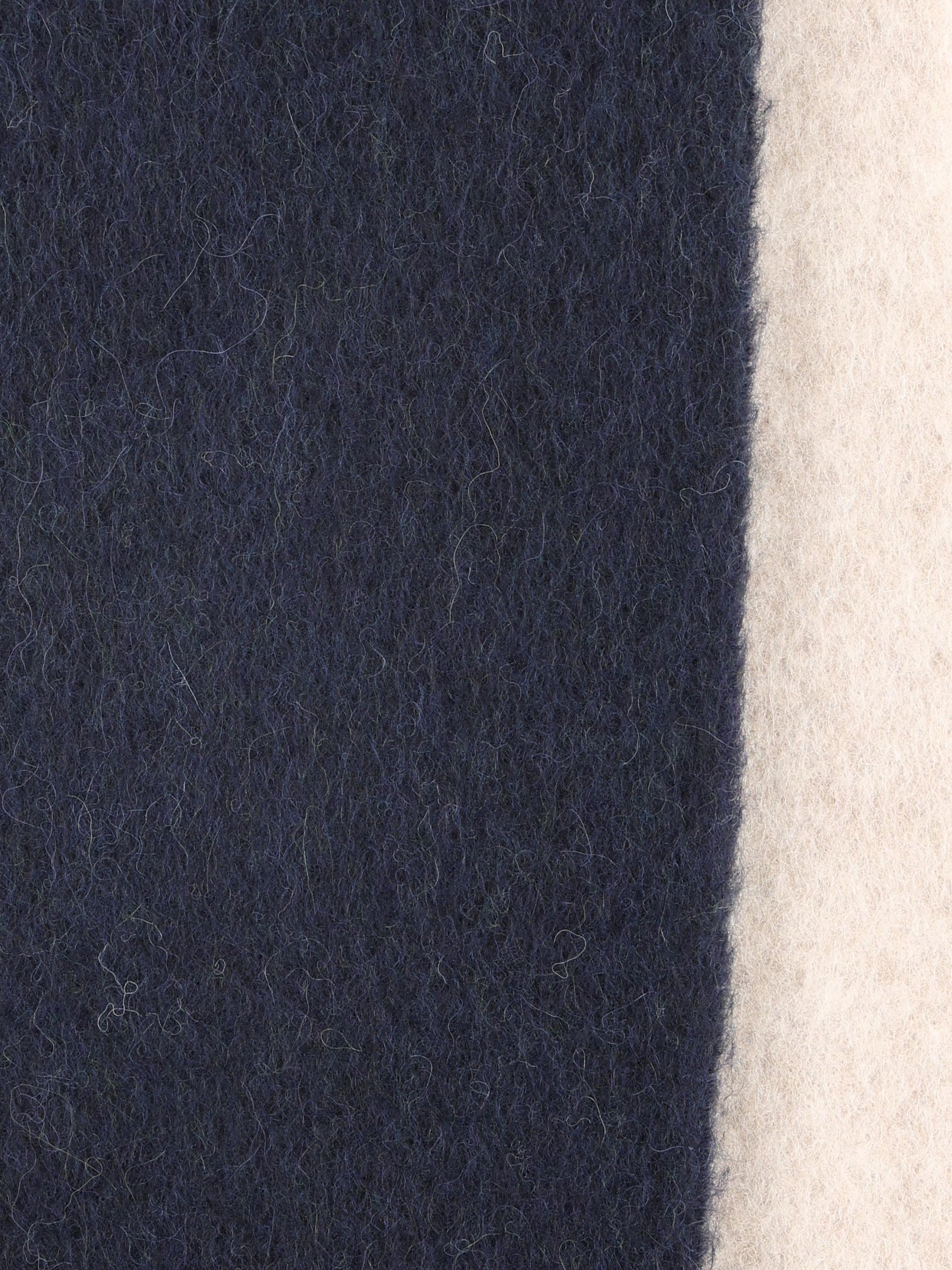 Sciarpa realizzata in alpaca e lana. FSF4SS1W06 5395 LOEWE 