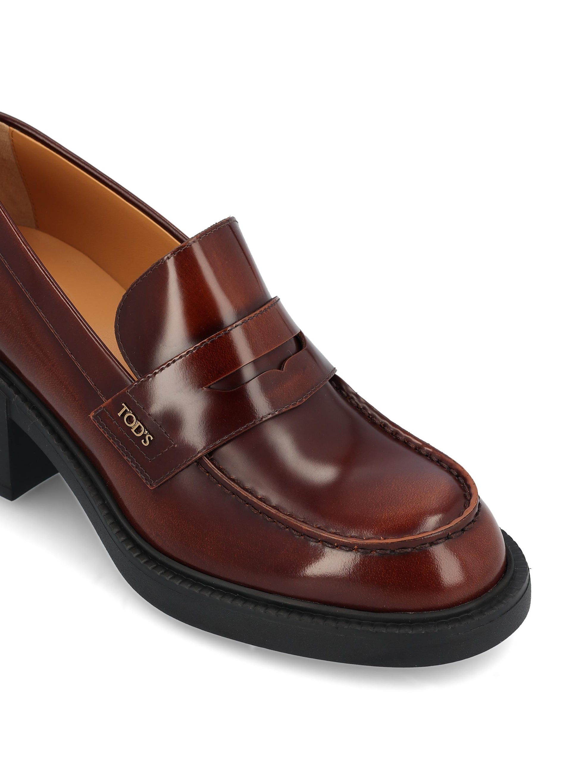 Mocassini realizzati in pelle di vitello. XXW73L0JK40SHA S003 TOD'S 