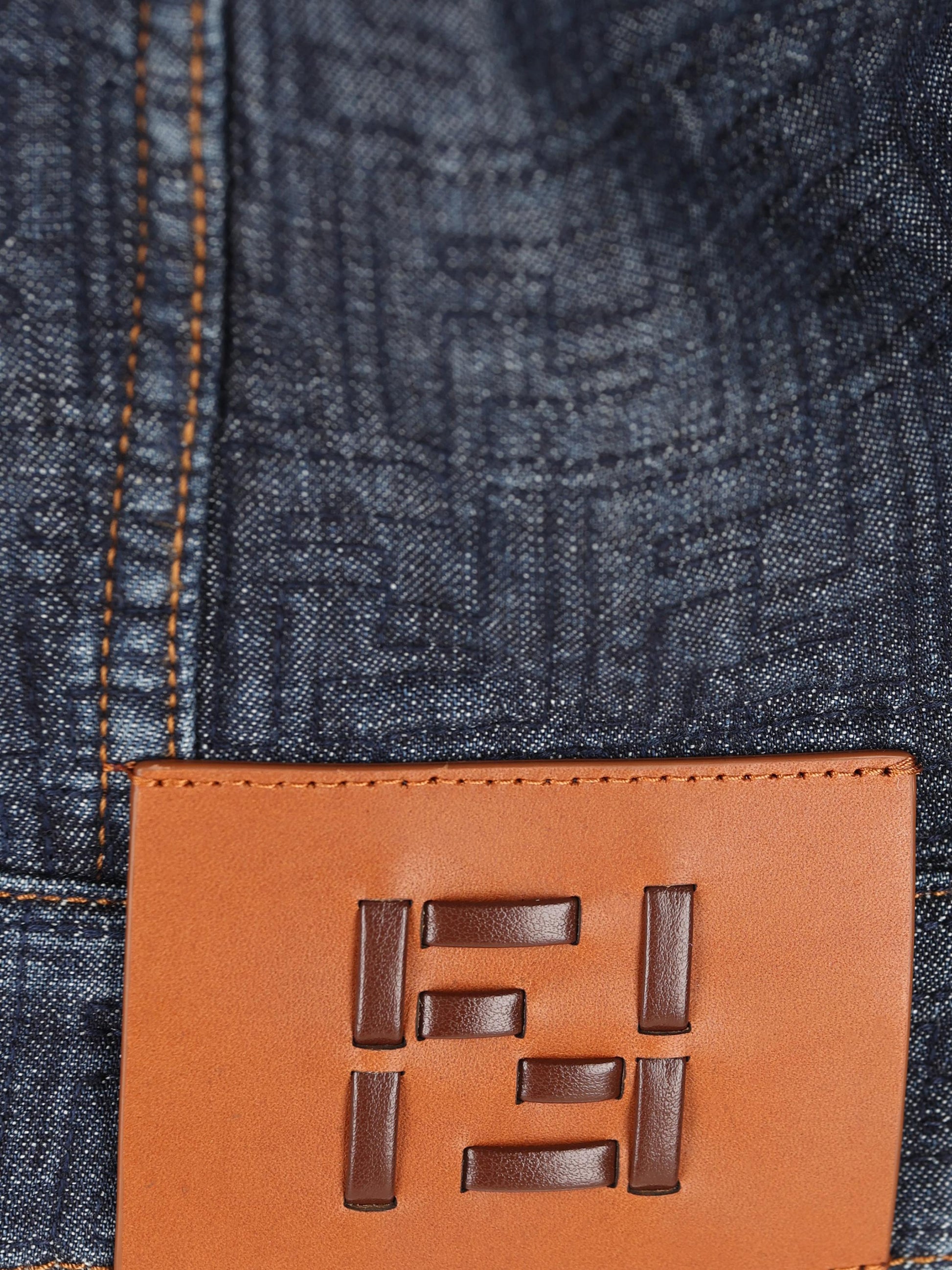 Giacca realizzata in cotone. FLF834 AW83F1UKI FENDI 