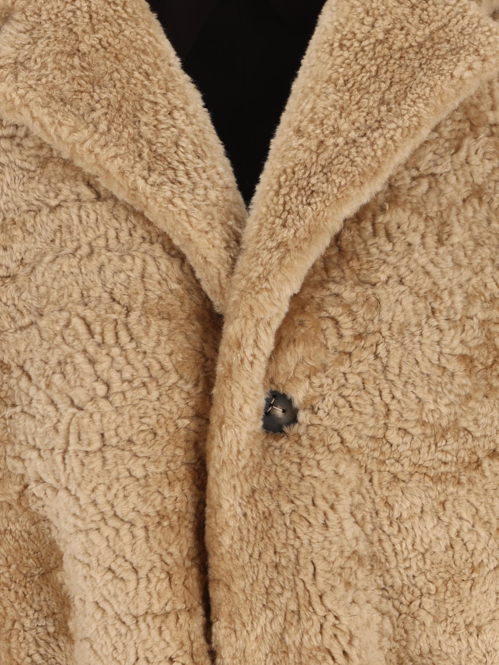 Cappotto realizzato in pelliccia di agnello. X1W54511020XLF C806 TOD'S 