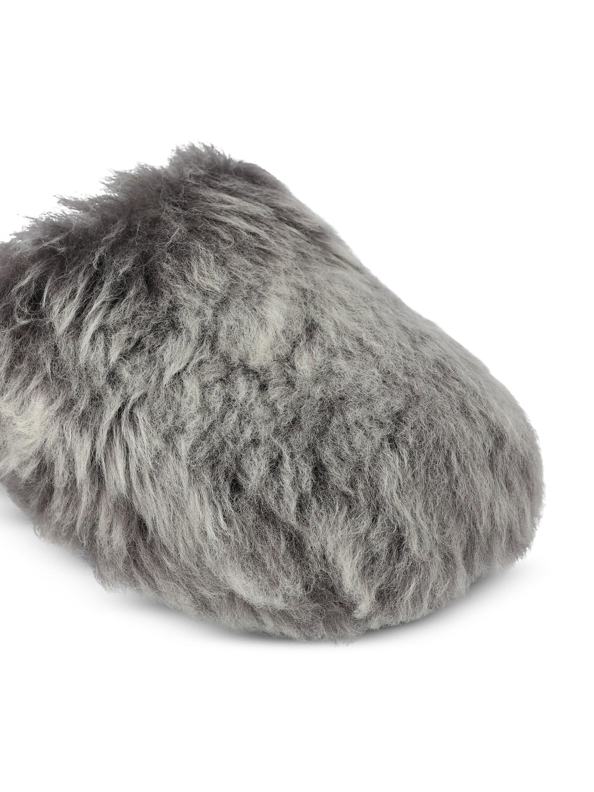 Ciabatte realizzate in montone. 1173591 CHRC UGG 