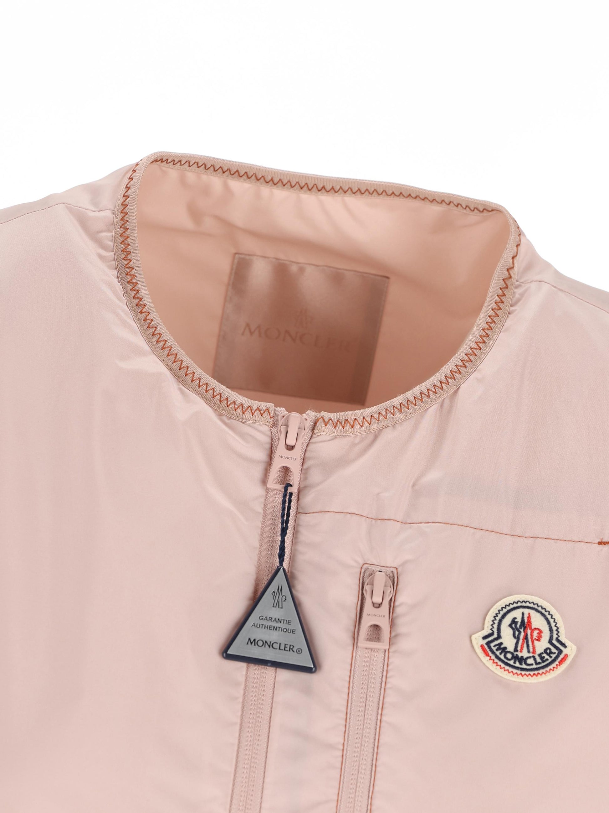 Gilet realizzato in poliammide. W1A00150 53A5E50H MONCLER 