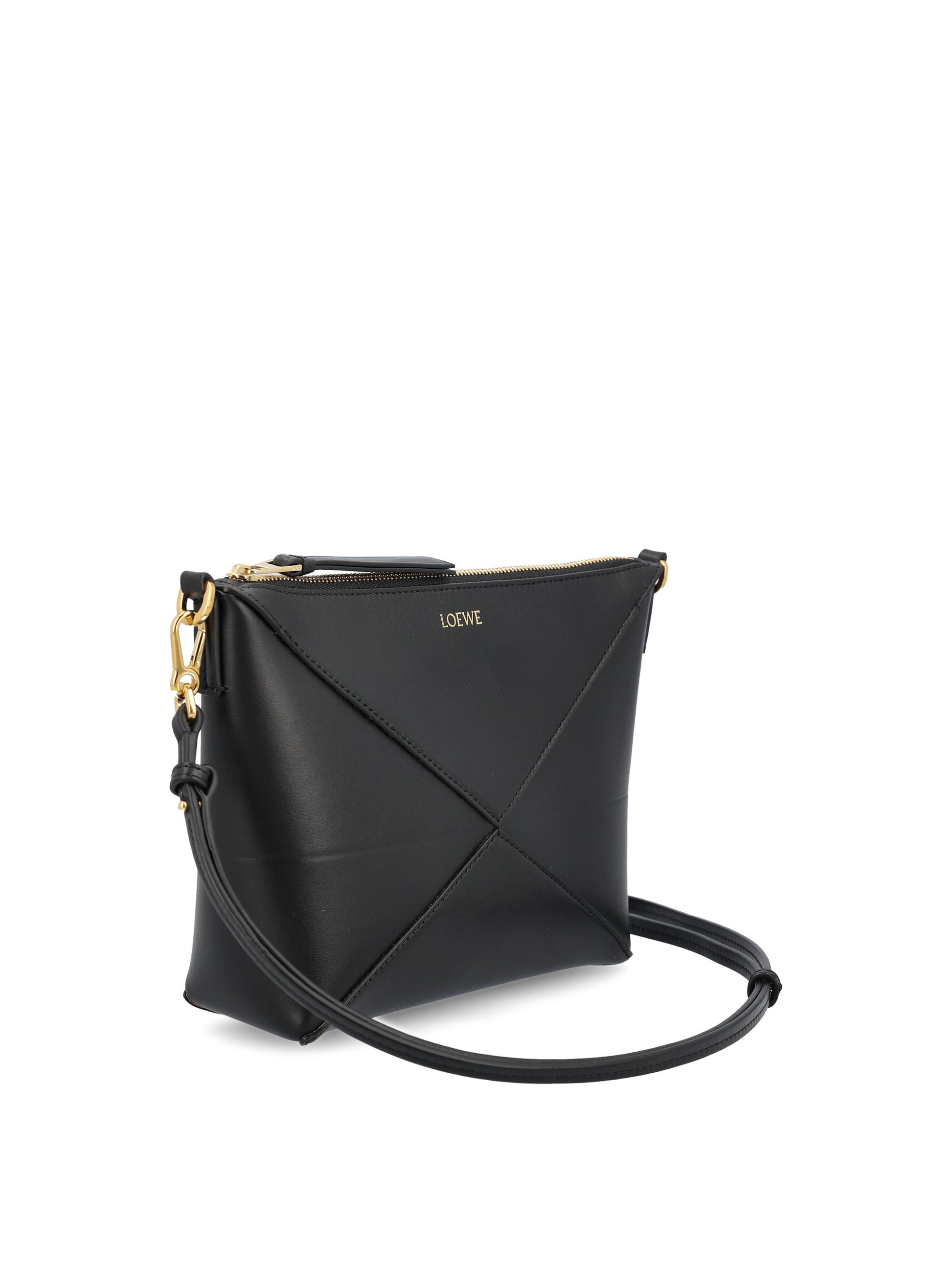 Pochette realizzata in pelle di vitello. C510PT1X01 1100 LOEWE 