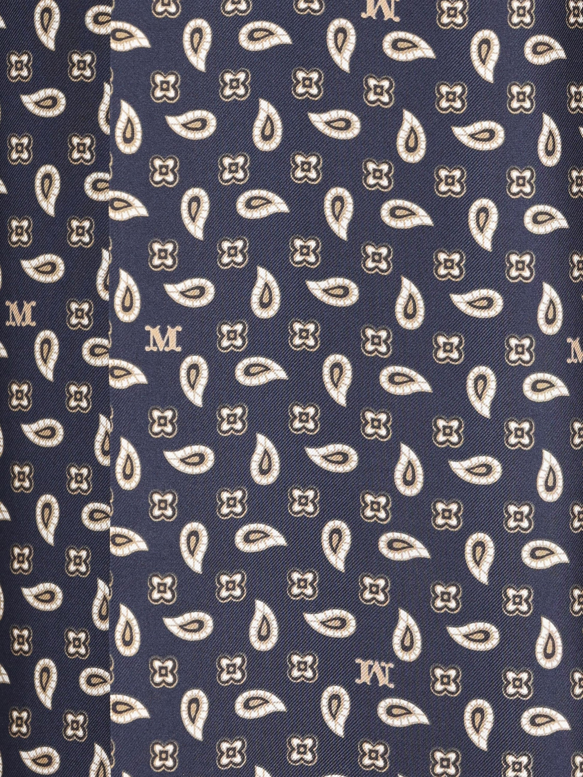 Pantaloni realizzati in seta. 2611131131600 001 MAX MARA 