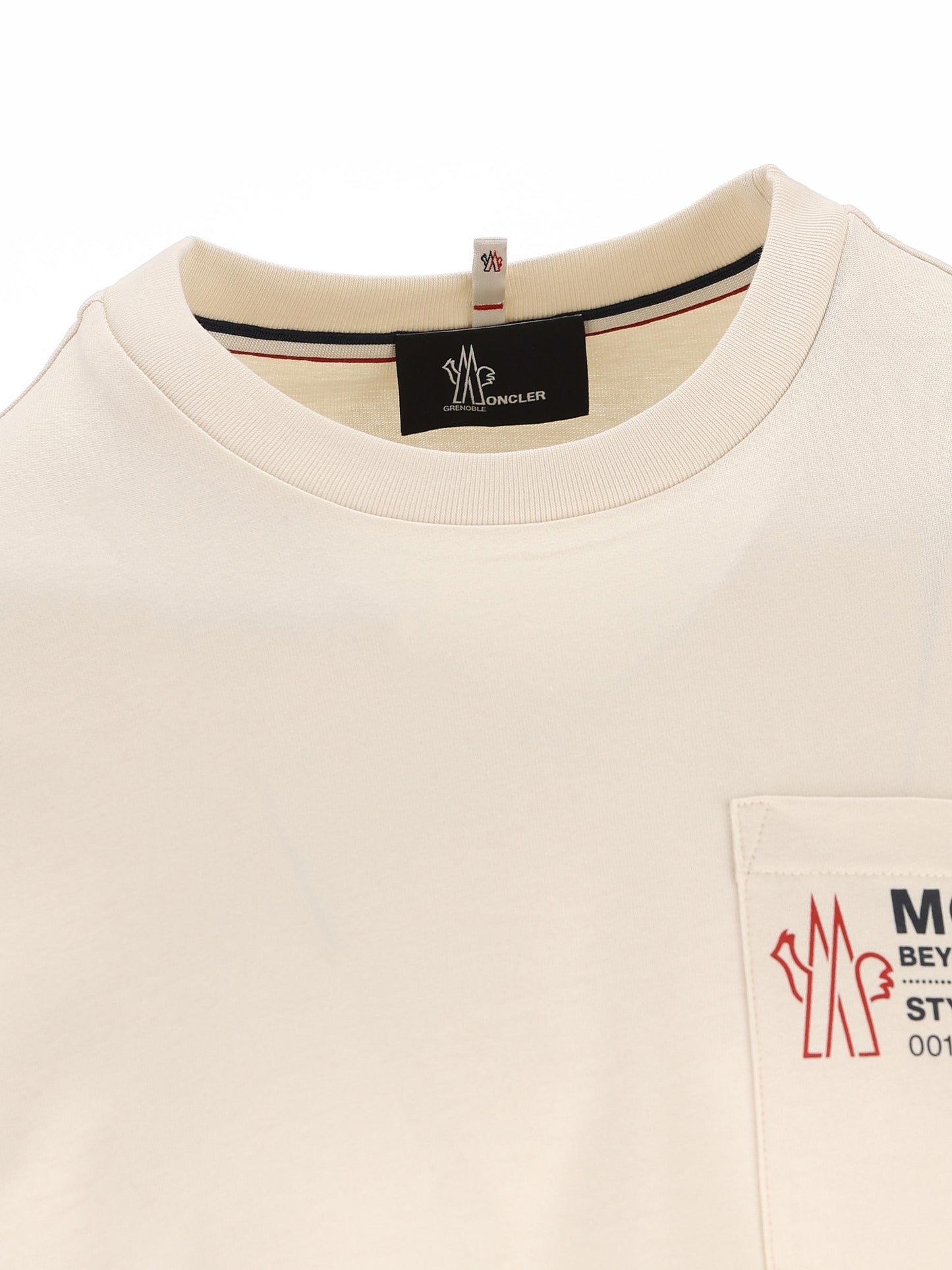 T-Shirt realizzata in cotone. M8C00009 89AZ9034 MONCLER GRENOBLE 