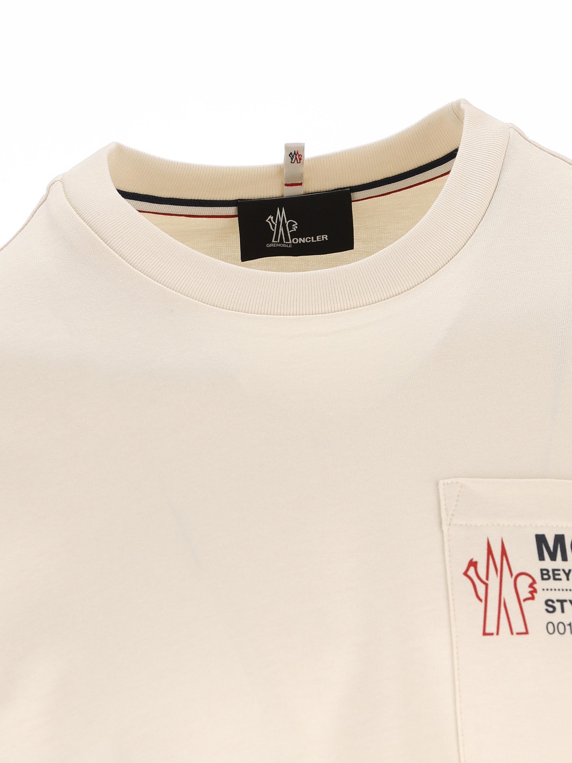 T-Shirt realizzata in cotone. M8C00009 89AZ9034 MONCLER GRENOBLE 