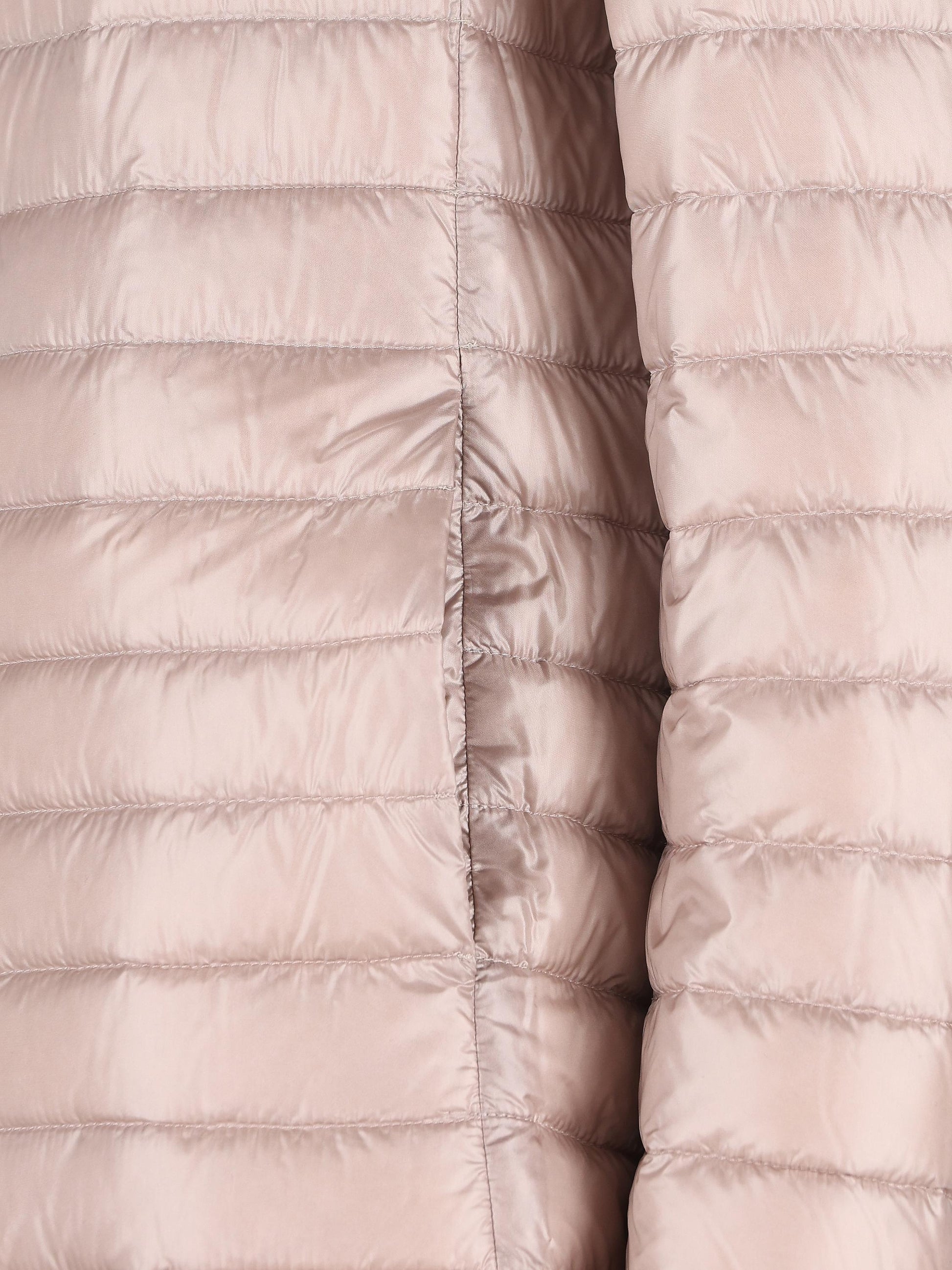 Piumino realizzato in poliammide. PI1234D 12017Z4019 HERNO 