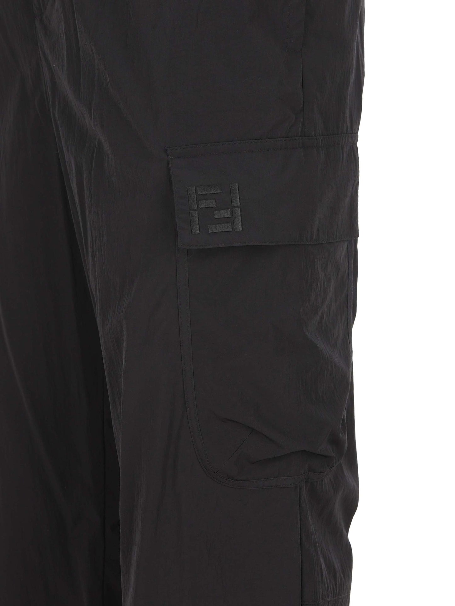 Pantaloni cargo realizzati in poliammide. FB1116 AYU9F0QA1 FENDI 