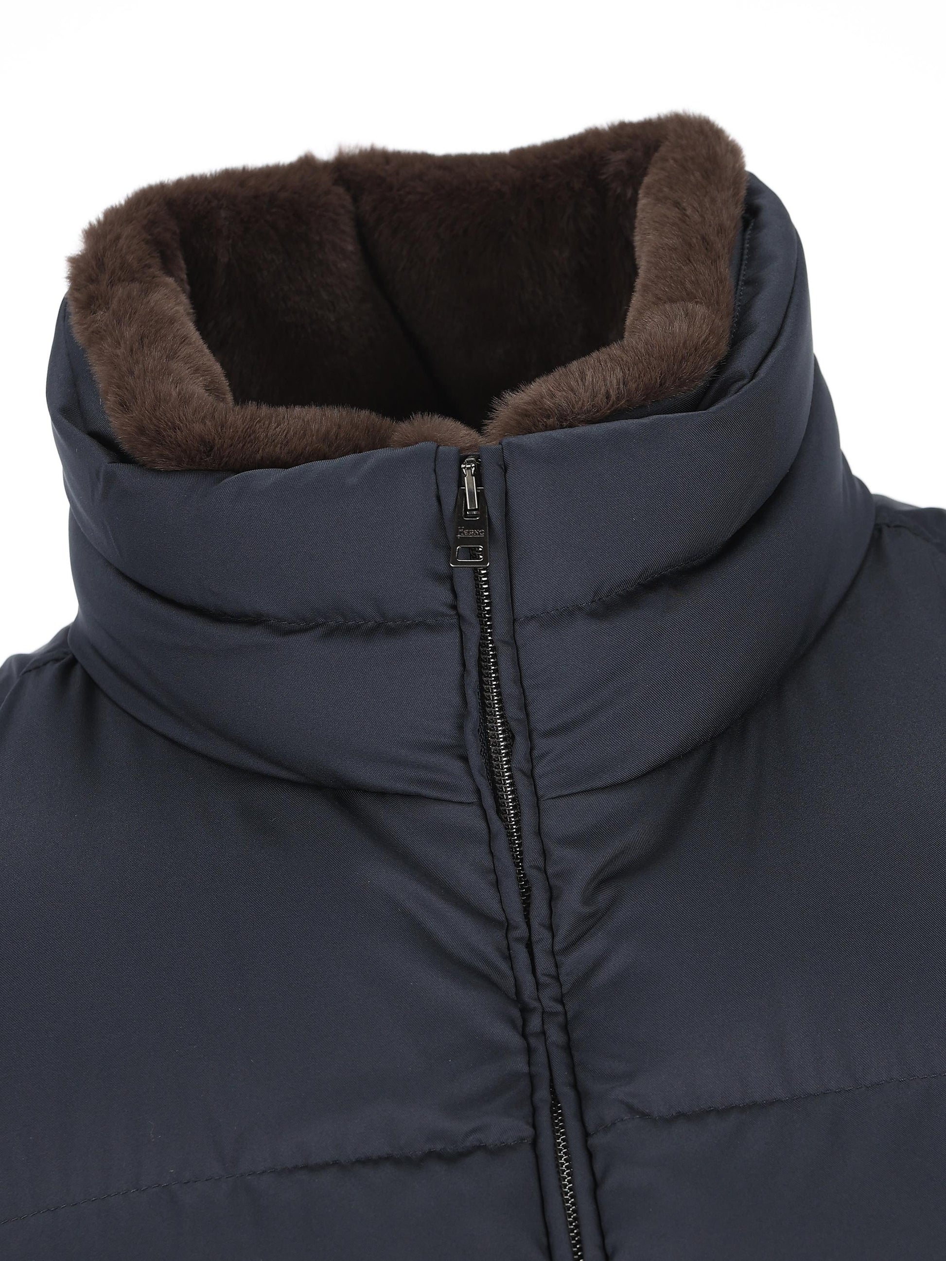 Gilet realizzato in poliestere. PI001267U 12414Z9200 HERNO 