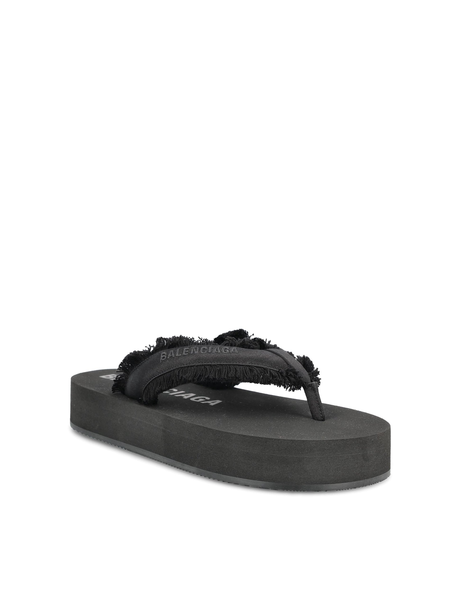 Le Infradito Jet Lag in satin. 870111 W0WM01000 BALENCIAGA 