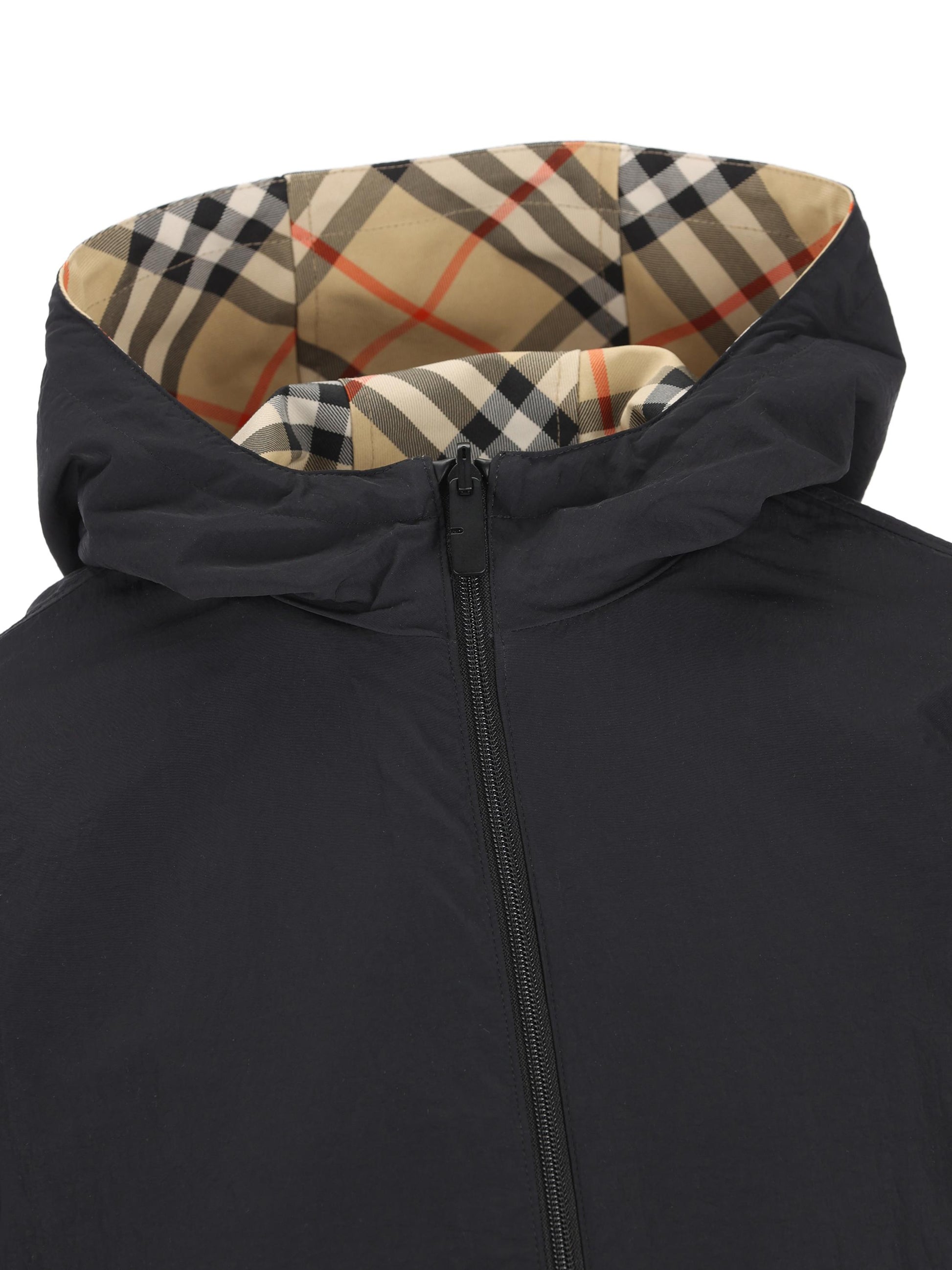 Giacca realizzata in poliestere. 8125112 B9368 BURBERRY 