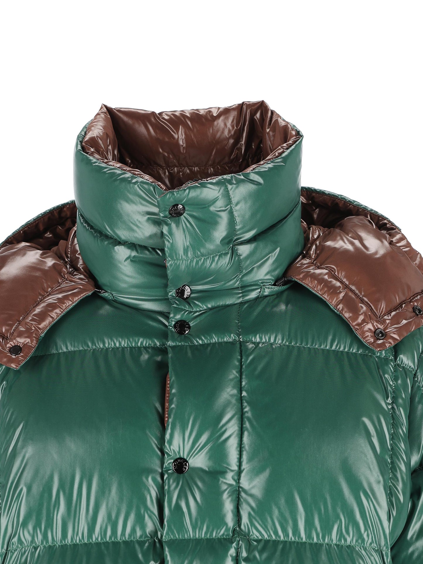 Piumino corto realizzato in nylon laqué. M1A00187 597Z8866 MONCLER 