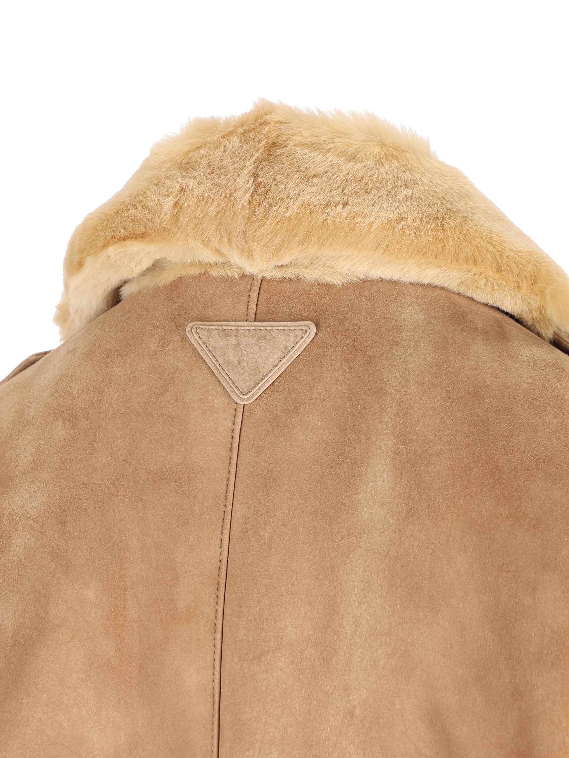 Giacca realizzata in montone. 58A237 172LF0065 PRADA 