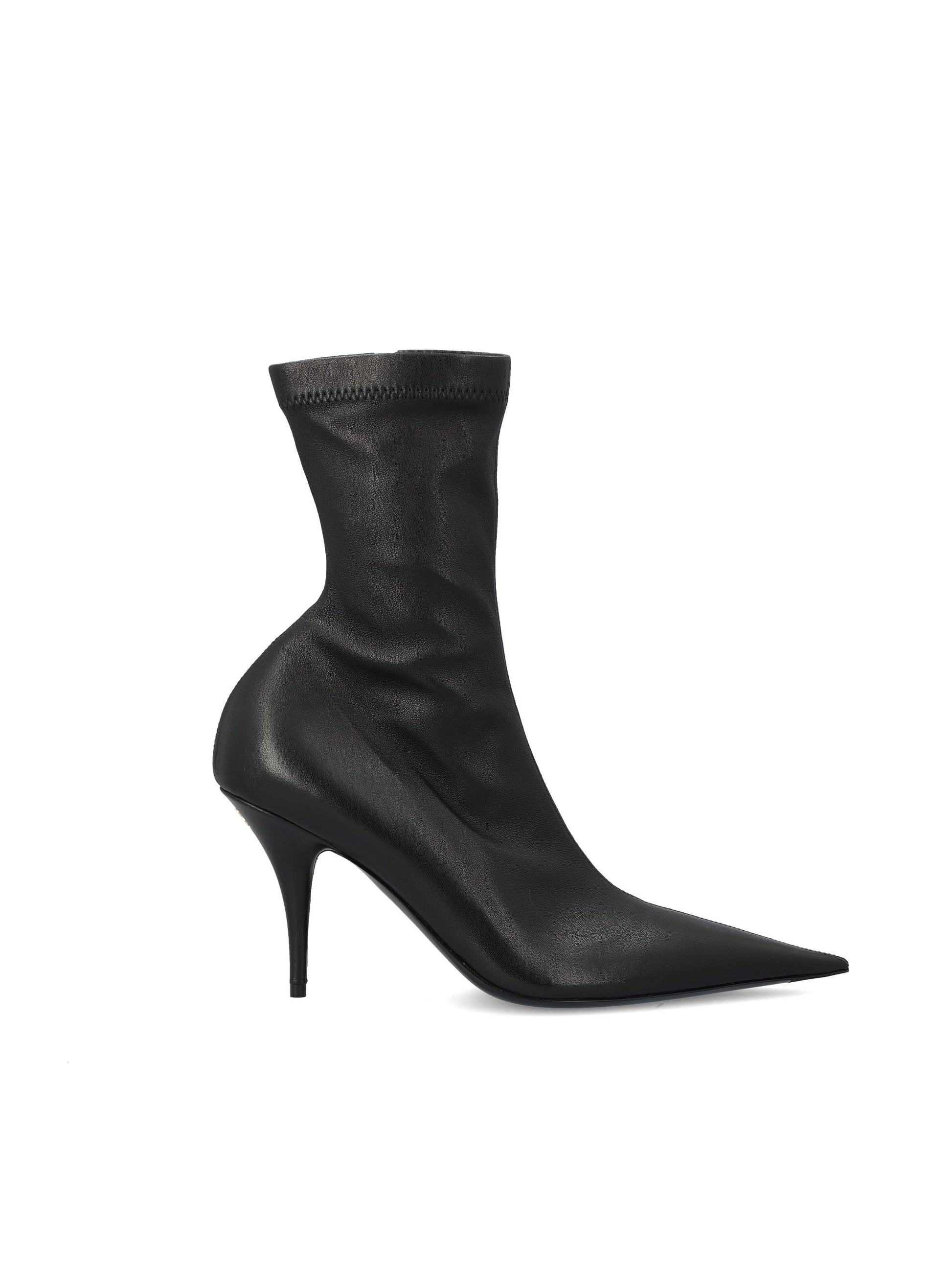 Stivaletti realizzati in pelle. 853387 WB1S11080 BALENCIAGA 