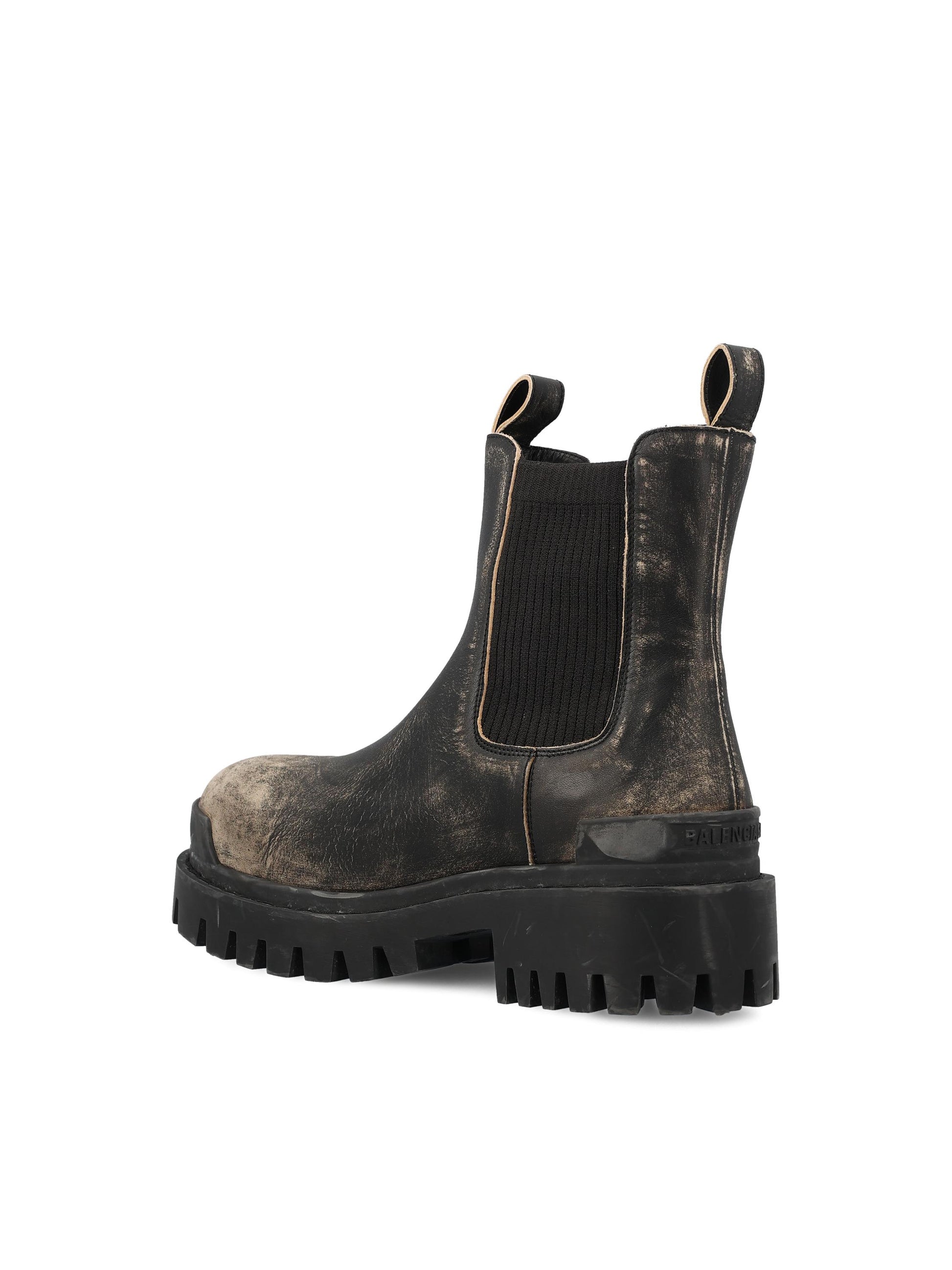 Stivali realizzati in pelle di toro. 854082 WB2281919 BALENCIAGA 