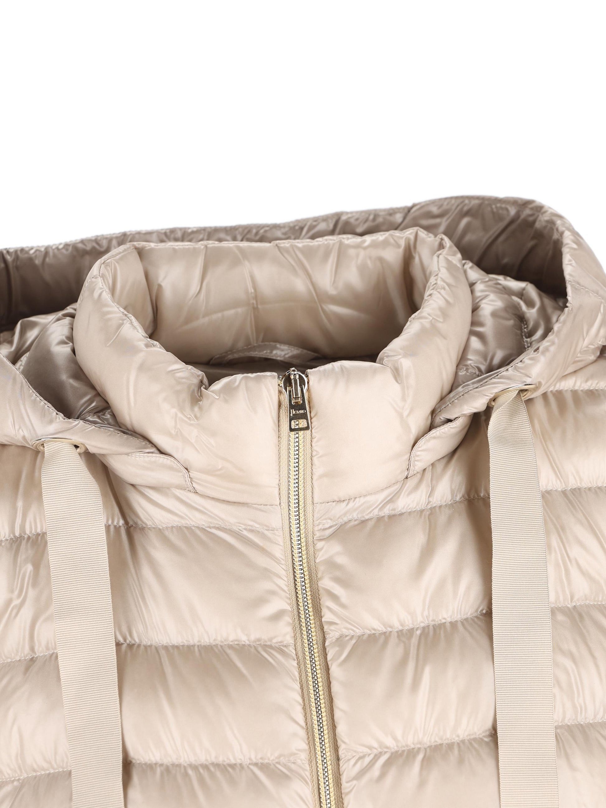 Smanicato realizzato in nylon. PI002217D 12017Z1985 HERNO 