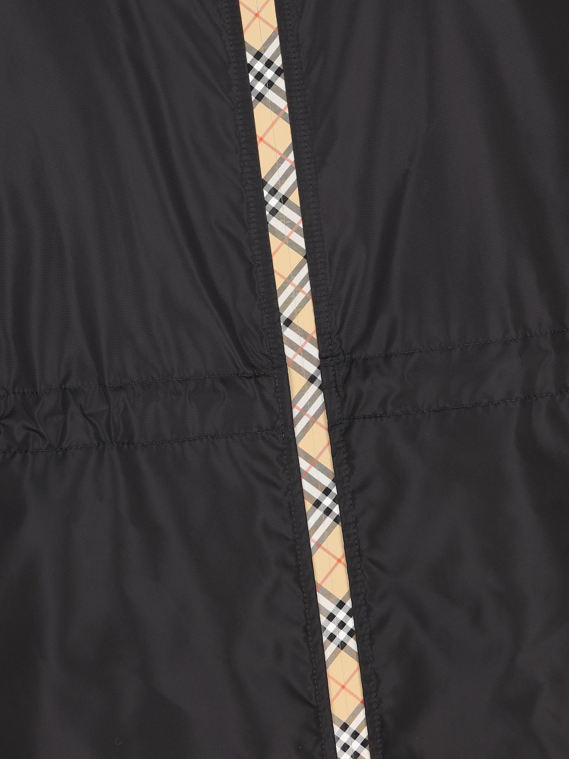 Parka realizzato in poliammide. 8110309 A1189 BURBERRY 