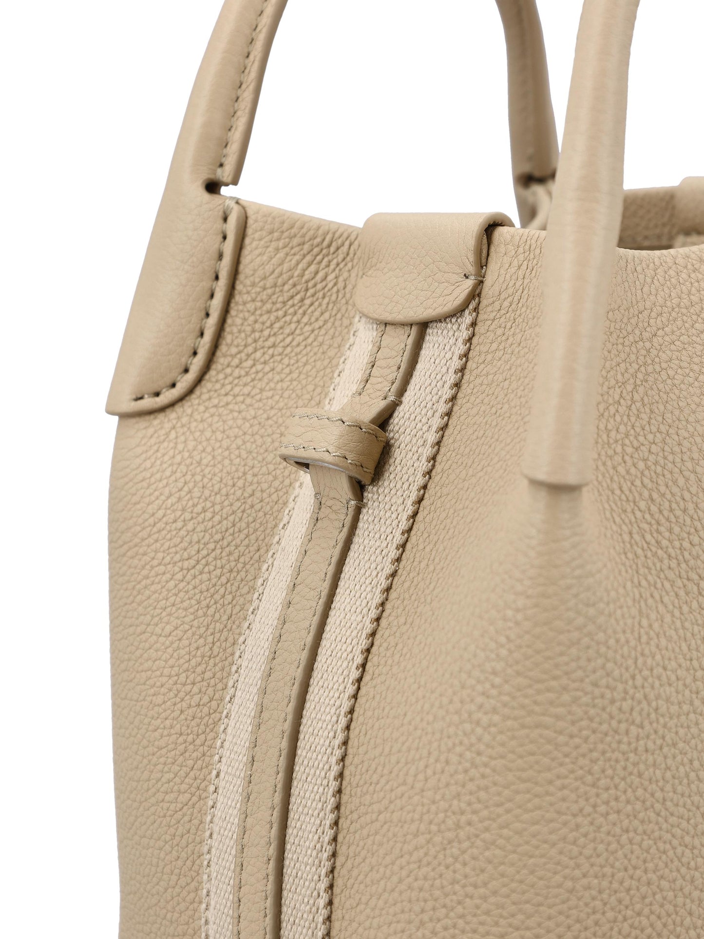 Borsa Bale realizzata in pelle. FAN4647 D0Q6 LORO PIANA 