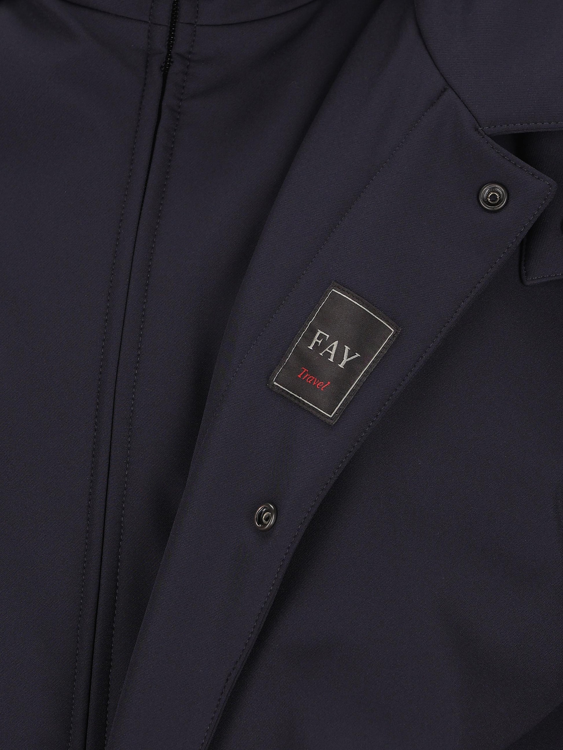 Giacca realizzata in poliammide. NAM6151037JXRF U807 FAY 