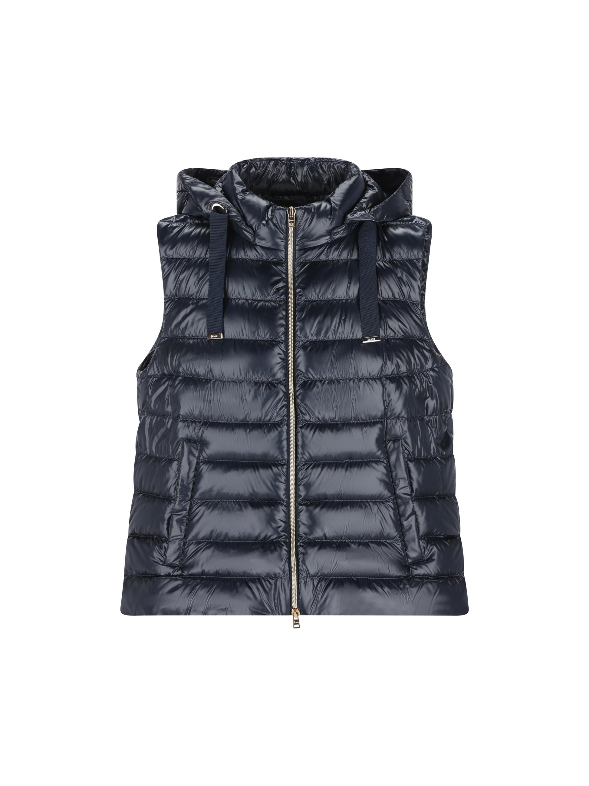 Smanicato realizzato in nylon. PI002217D 12017Z9200 HERNO 