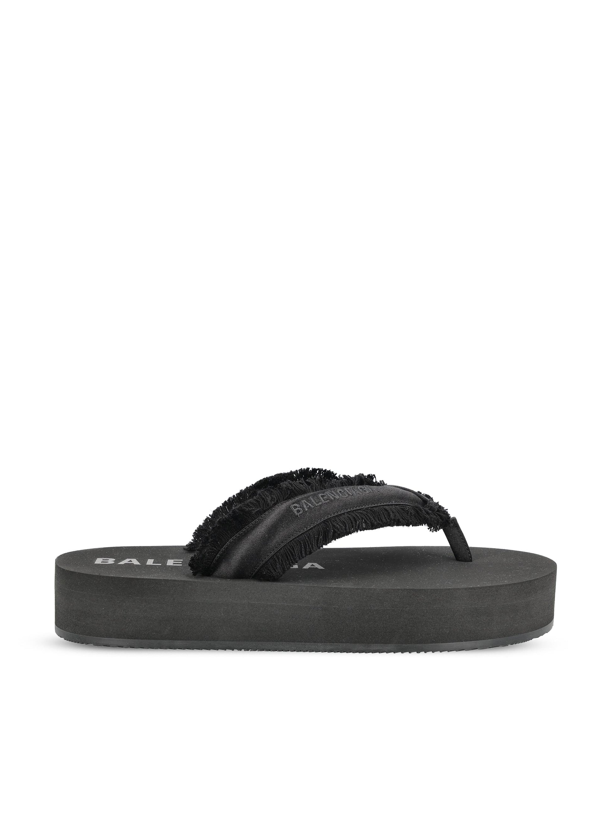 Le Infradito Jet Lag in satin. 870111 W0WM01000 BALENCIAGA 
