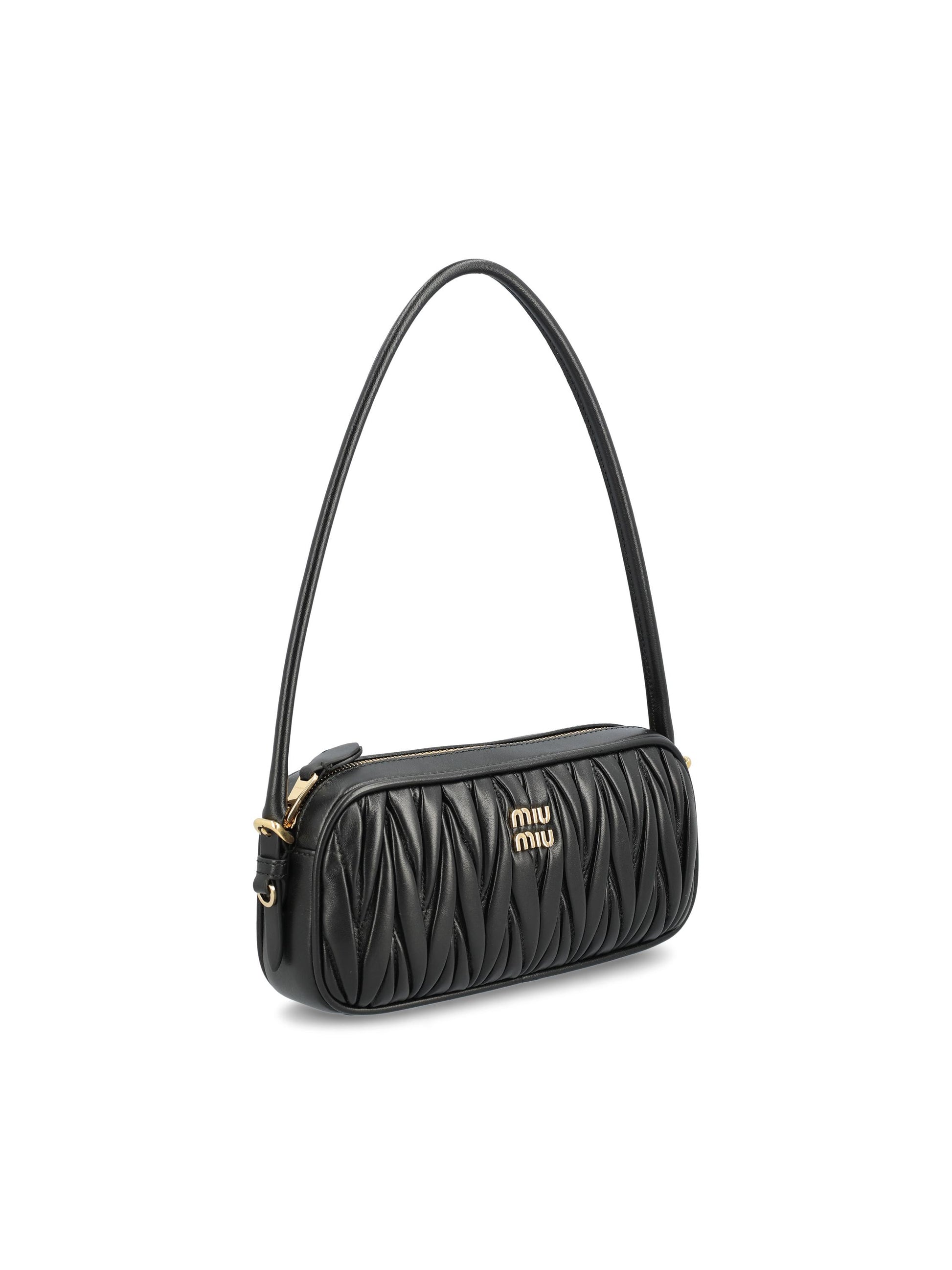 Pouch realizzata in pelle di agnello. 5NE024 AFPPF0002 MIU MIU 