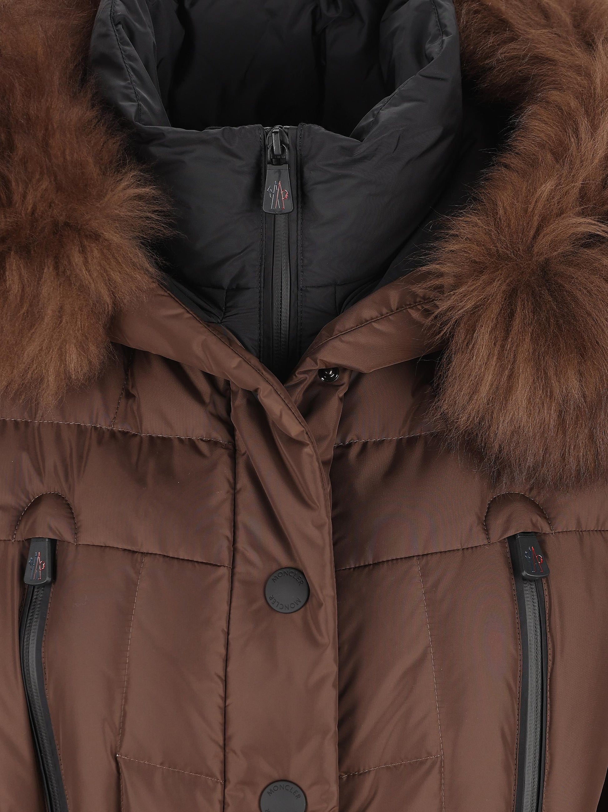 Piumino realizzato in nylon. W1A00066 5399E261 MONCLER GRENOBLE 