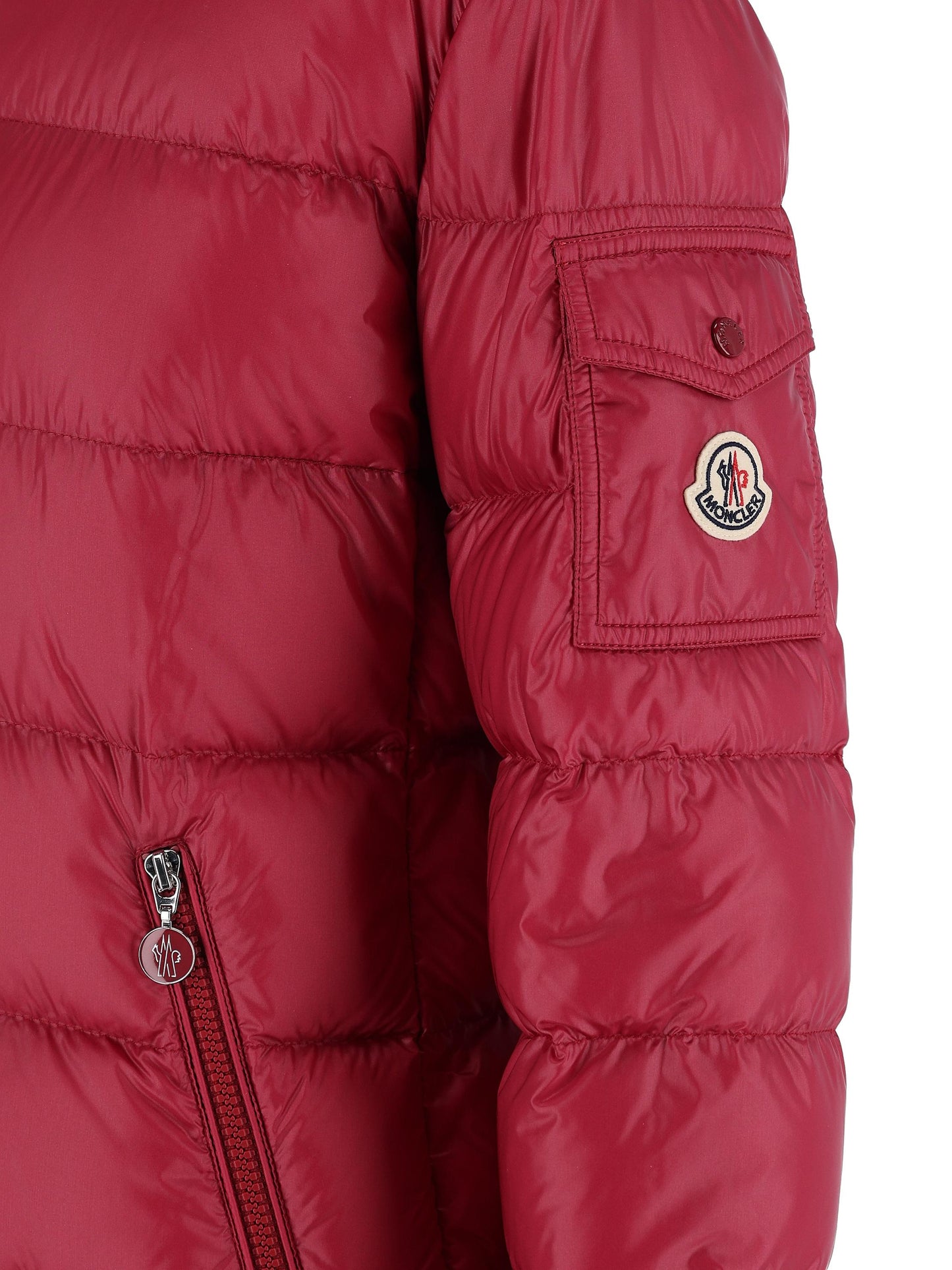 Piumino realizzato in poliammide. W1A00097 597YG566 MONCLER 
