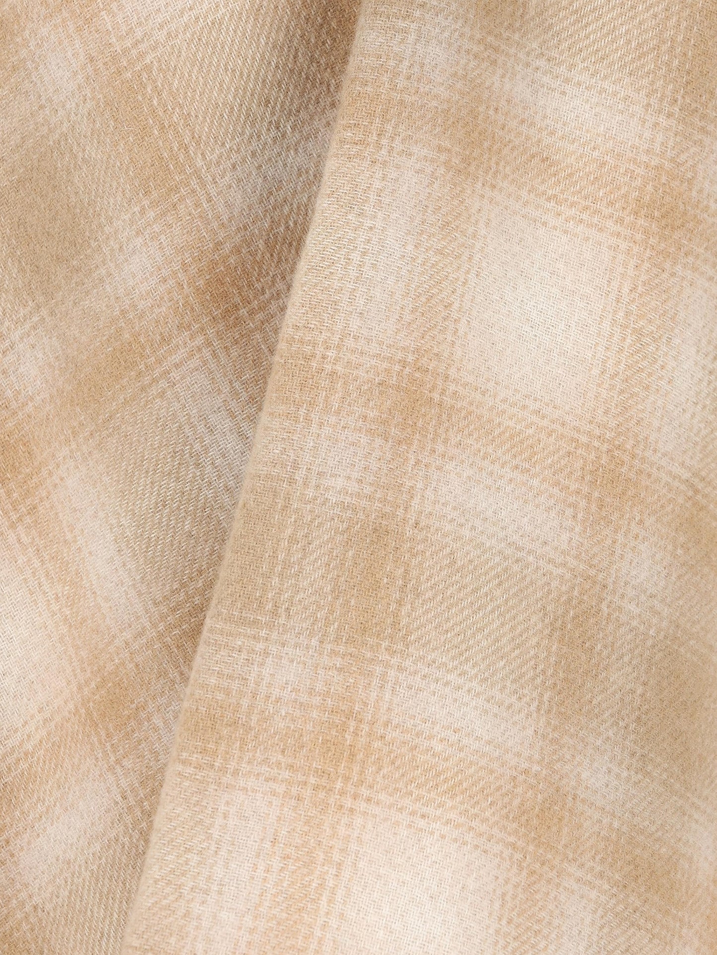 Mantella realizzata in lana. CFWWAC2017FRUT5147 8912 WOOLRICH 