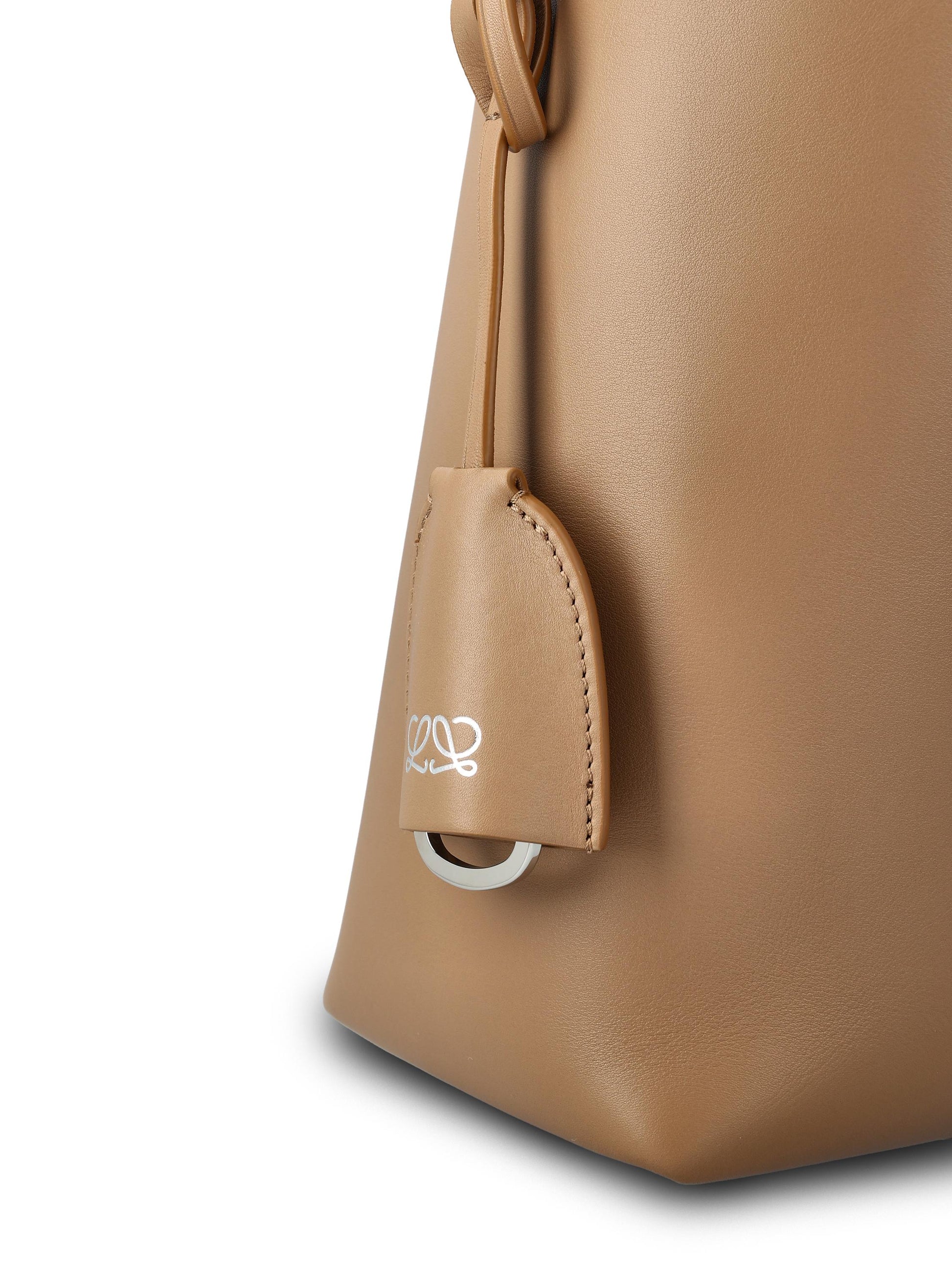 Borsa realizzata in pelle di vitello. AWRAWRPX01 9579 LOEWE 