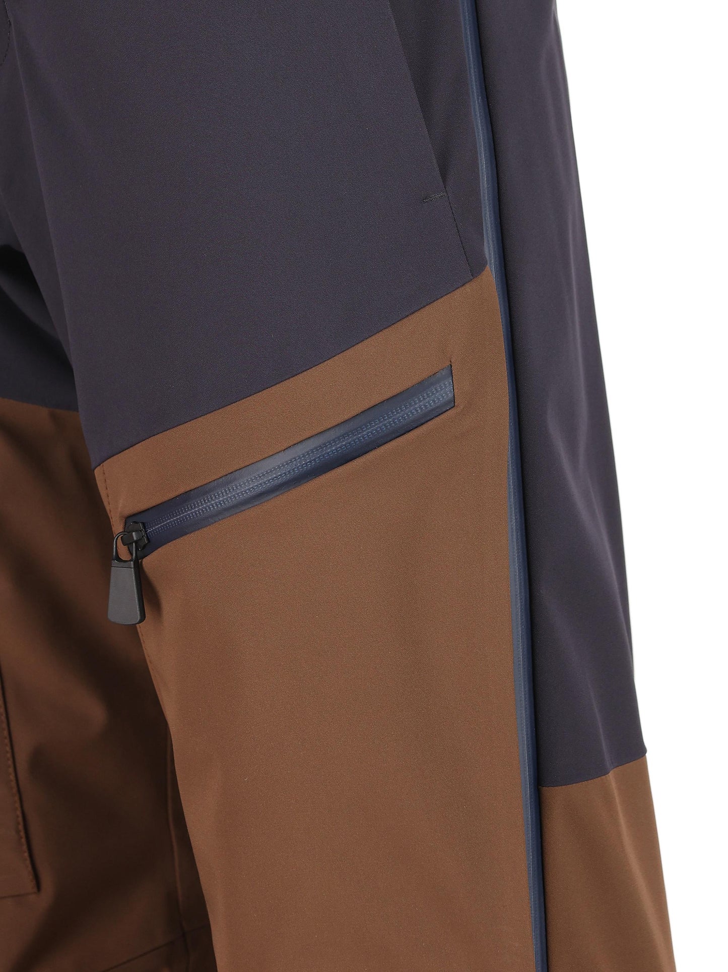 Pantaloni realizzati in poliammide. M2G00009 M7200P73 MONCLER GRENOBLE 