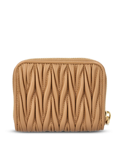 Portamonete realizzato in pelle di agnello. 5MM268 AFPPF098L MIU MIU 