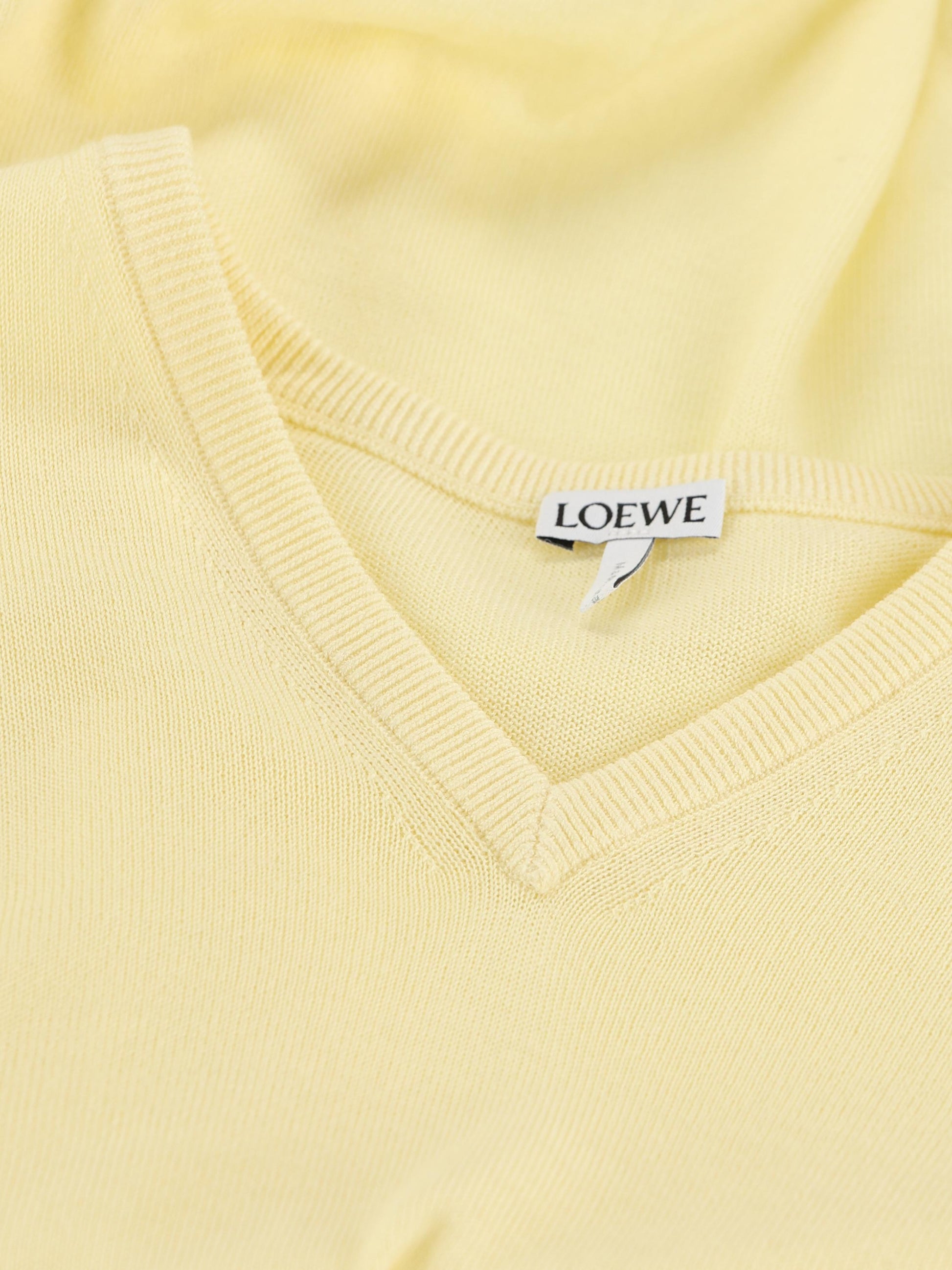 Maglia realizzata in lana. S540Y14KHD 8140 LOEWE 