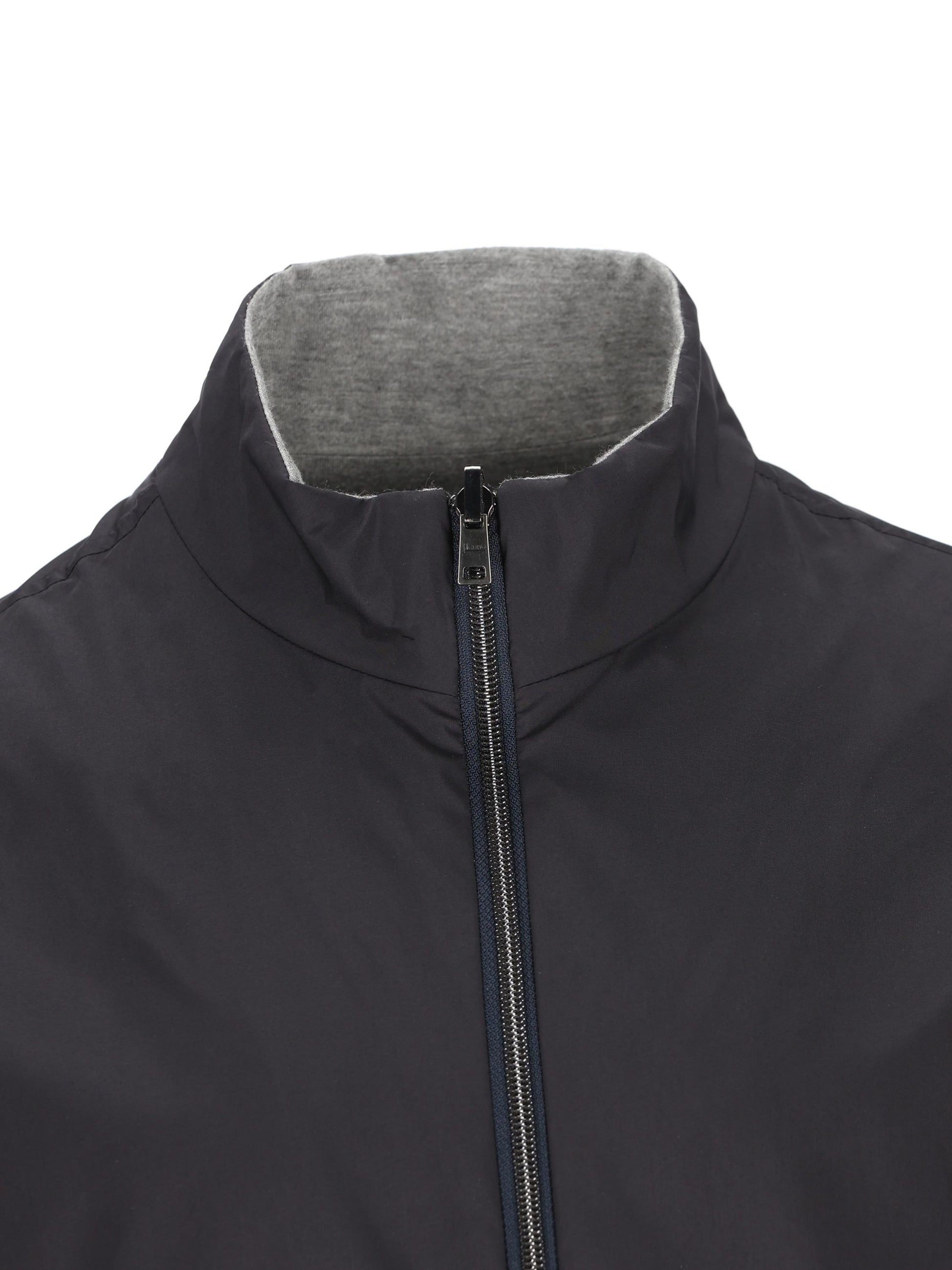 Giacca realizzata in poliestere. GI000520U 13220ZR9200 HERNO 