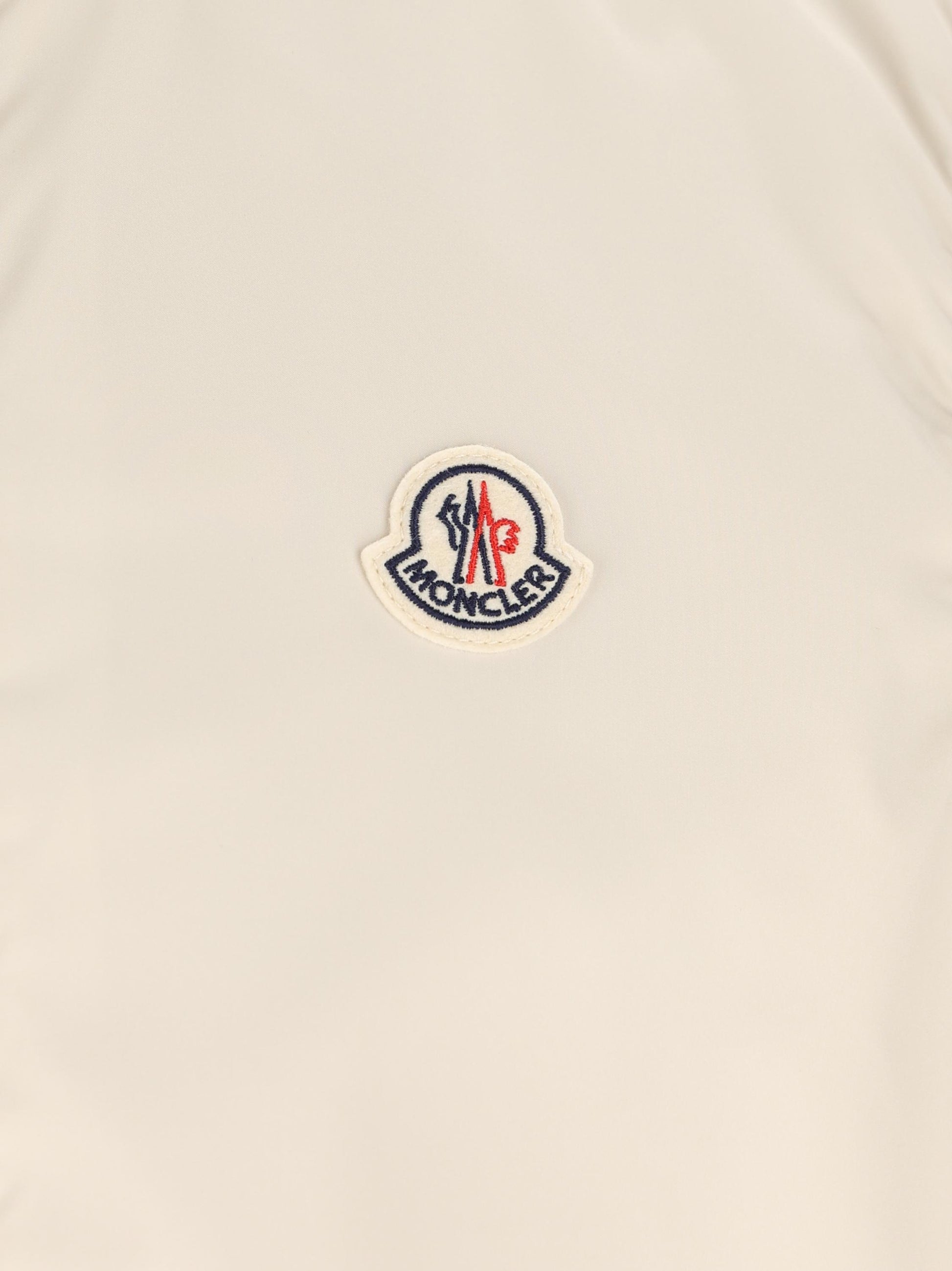 Giacca realizzata in poliestere. M1A00108 597YW20F MONCLER 