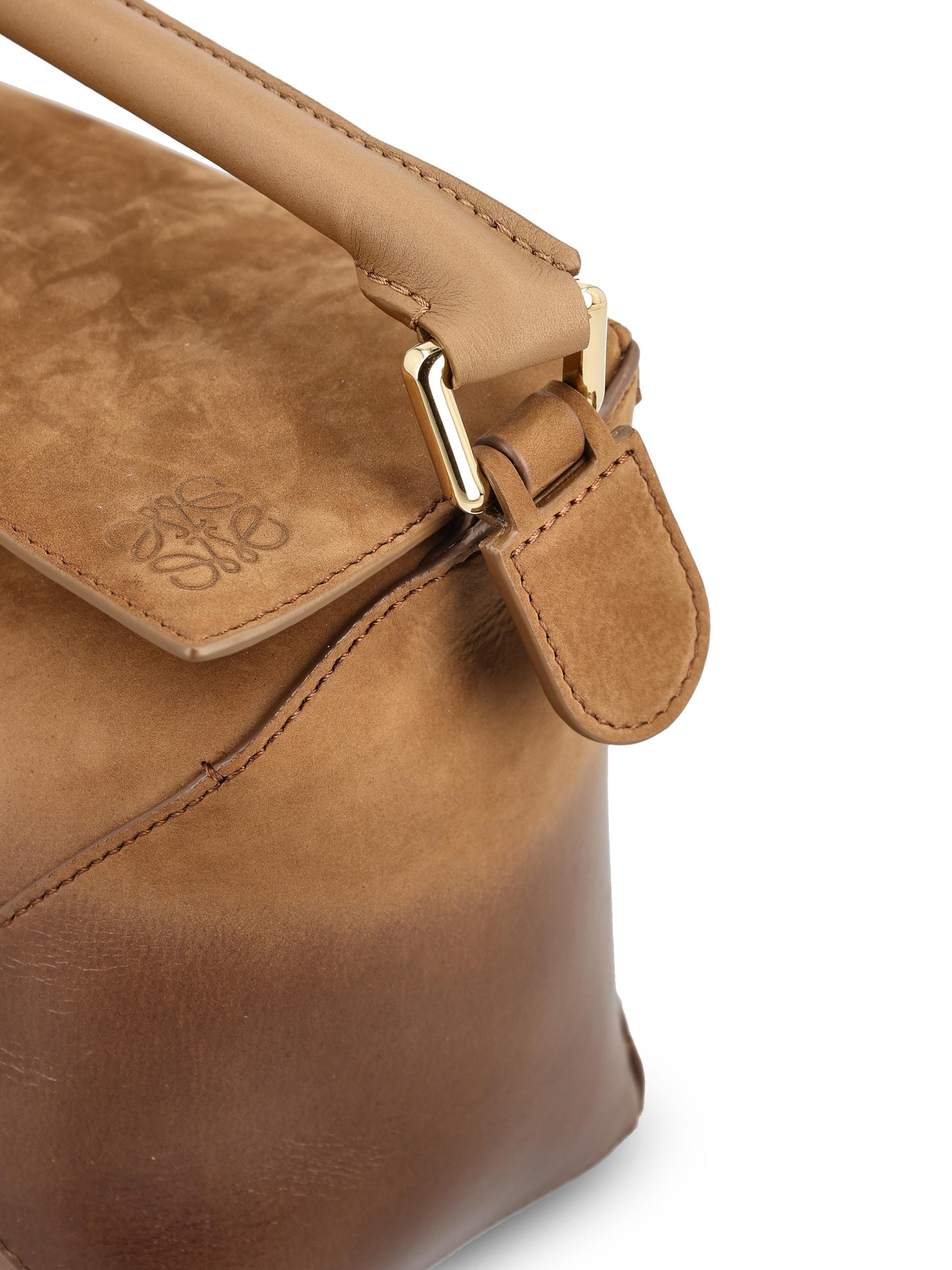 Borsa realizzata in pelle scamosciata verniciata. A510P60XBI 9579 LOEWE 