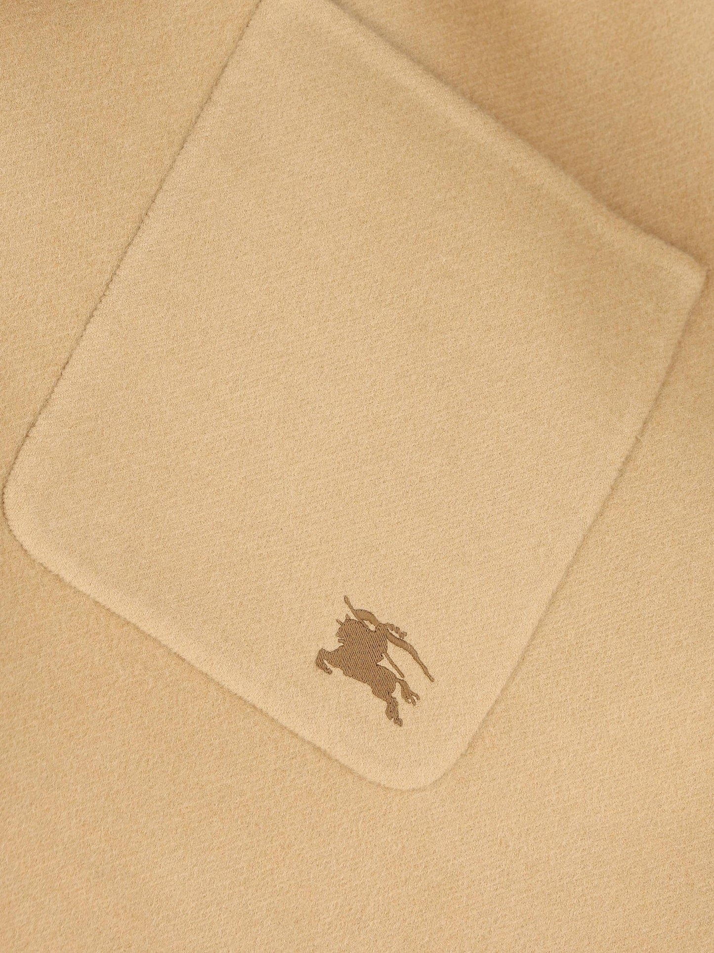 Mantella realizzata in cashmere. 8117009 B9719 BURBERRY 