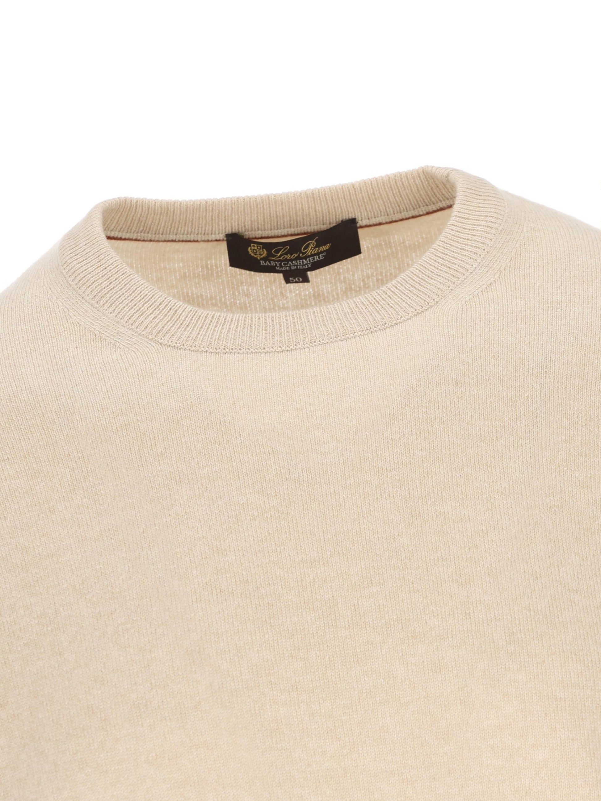 Maglia realizzata in baby cashmere. FAN1201 A001 LORO PIANA 