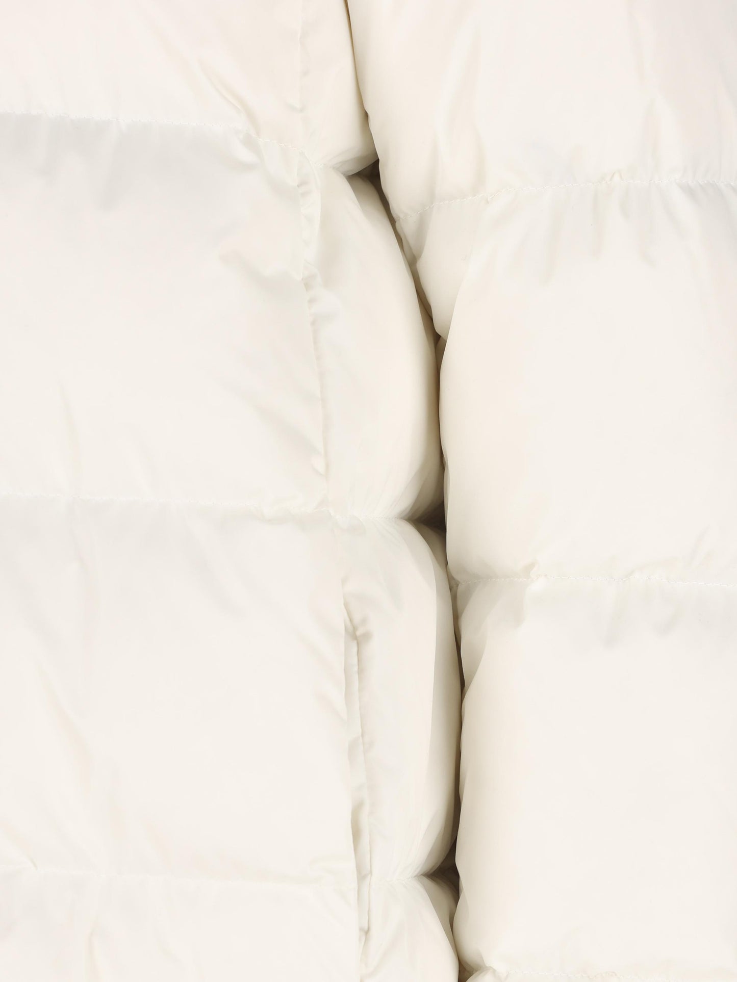 Cappa realizzata in poliestere. PI001936D 12170Z1000 HERNO 