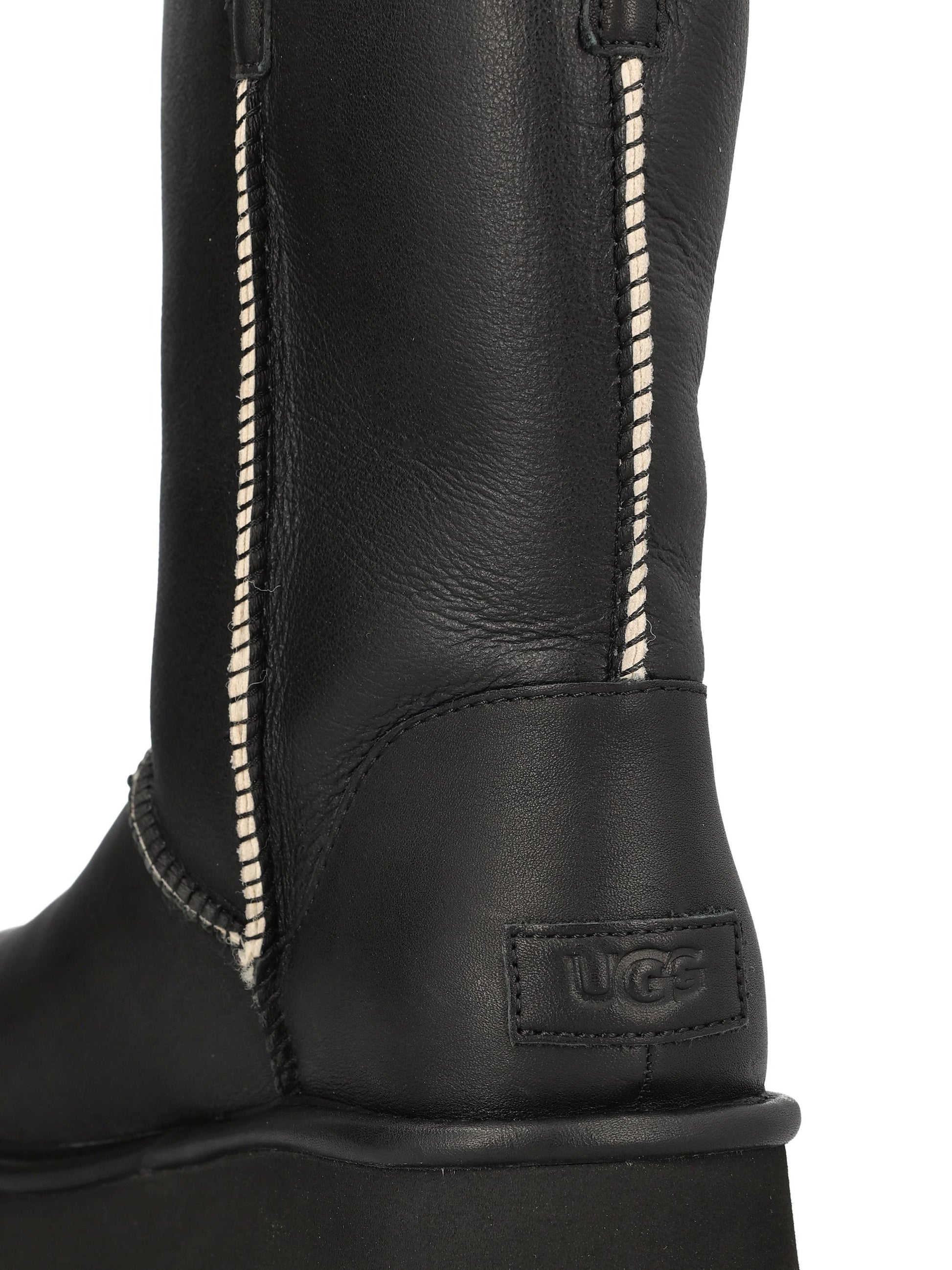 Stivale realizzato in pelle 1172590 BLK UGG 