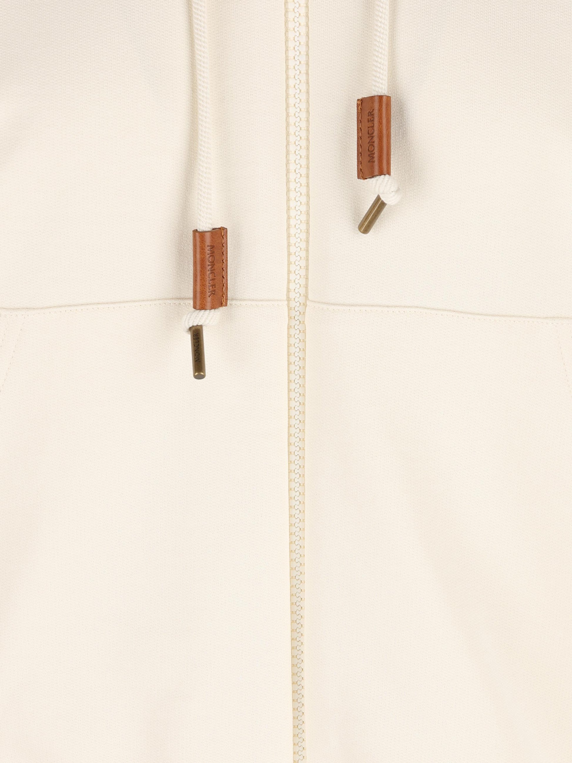 Giacca realizzata in cotone e poliammide. W8G00023 89B2V04A MONCLER 