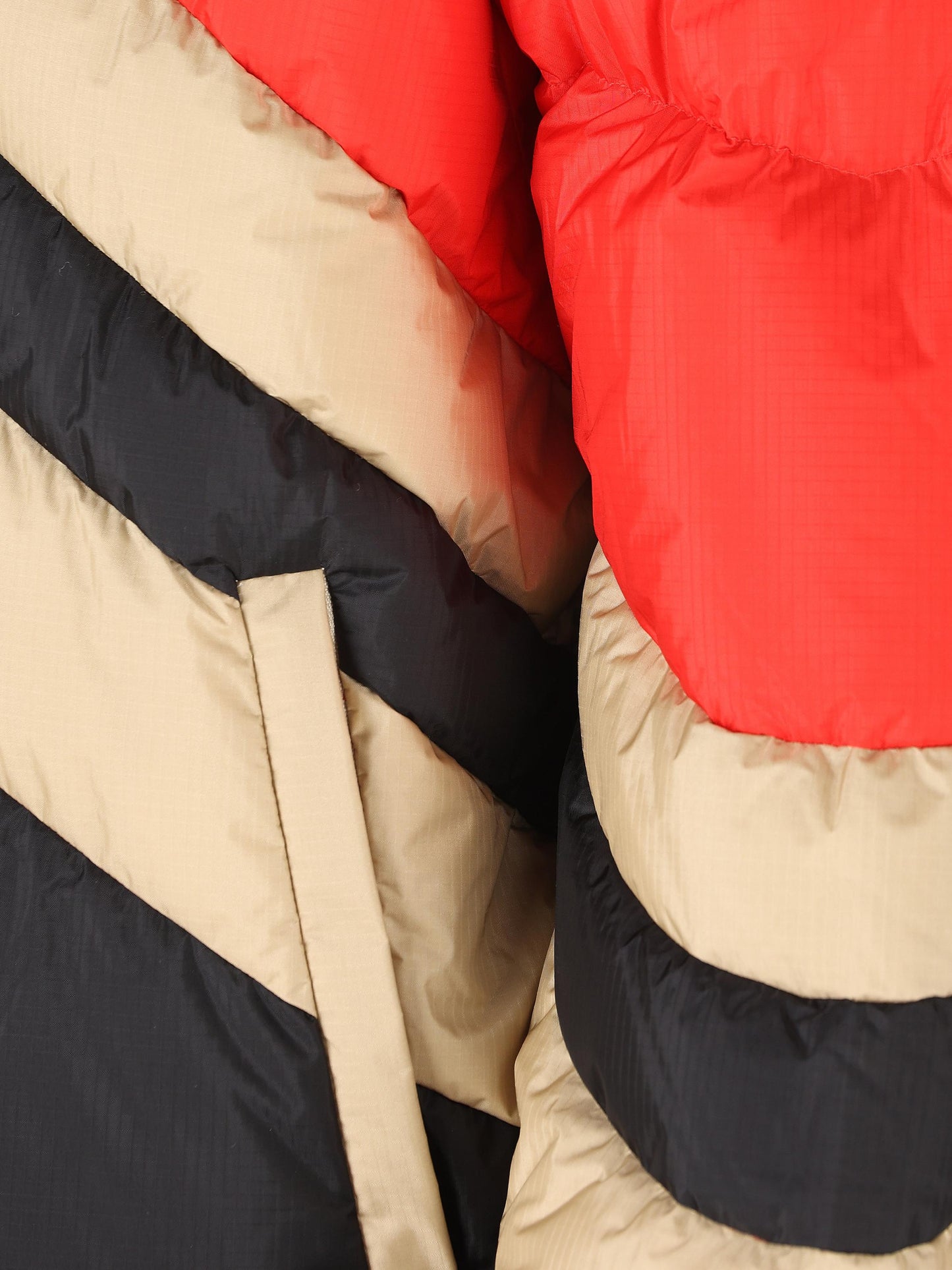 Giacca realizzata in poliammide. 31568924 554 BOGNER 